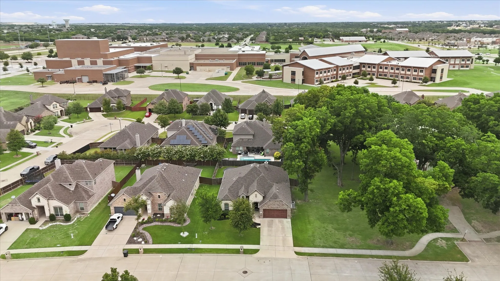 Single Family Residence For Sale in Ellis County , 4013 Orchard Park Lane, Midlothian, Texas 76065, 4 Bedroom, 2 Bathroom, 2 Garage spaces, 2,327 Sqft, built in 2017, mls#21306581, Real Estate Agent in Midlothian, Homes For Sale in Ellis county, Homes For Sale in Midlothian, Realtor in Midlothian Texas, Real Estate Brokerage Independent Realty Texas, Luminita Cordes Realtor