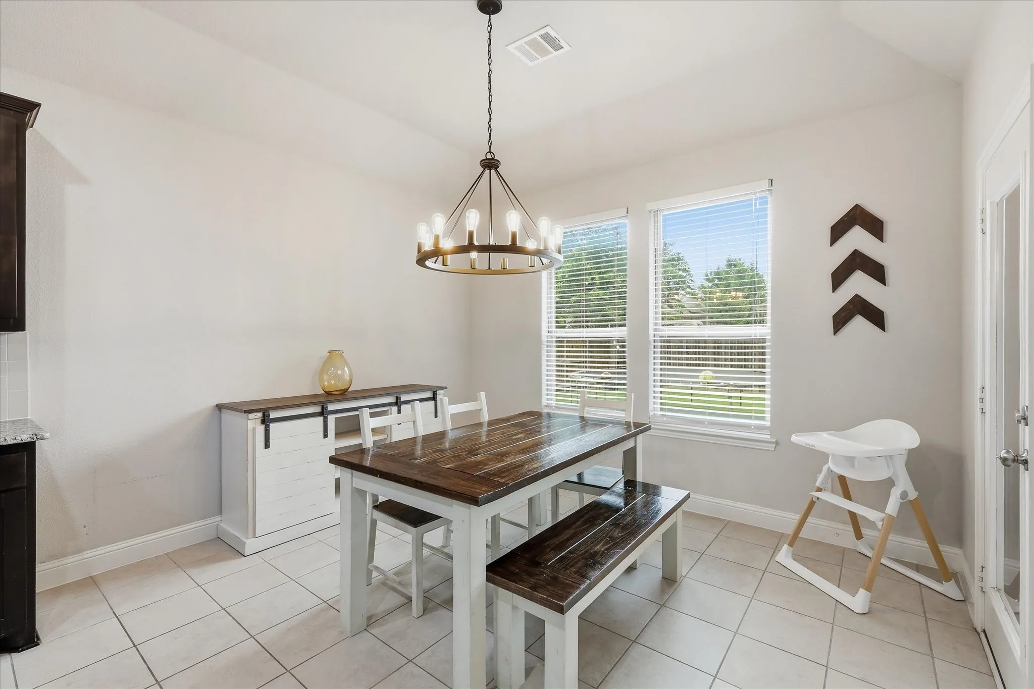 Single Family Residence For Sale in Ellis County , 4013 Orchard Park Lane, Midlothian, Texas 76065, 4 Bedroom, 2 Bathroom, 2 Garage spaces, 2,327 Sqft, built in 2017, mls#21306581, Real Estate Agent in Midlothian, Homes For Sale in Ellis county, Homes For Sale in Midlothian, Realtor in Midlothian Texas, Real Estate Brokerage Independent Realty Texas, Luminita Cordes Realtor