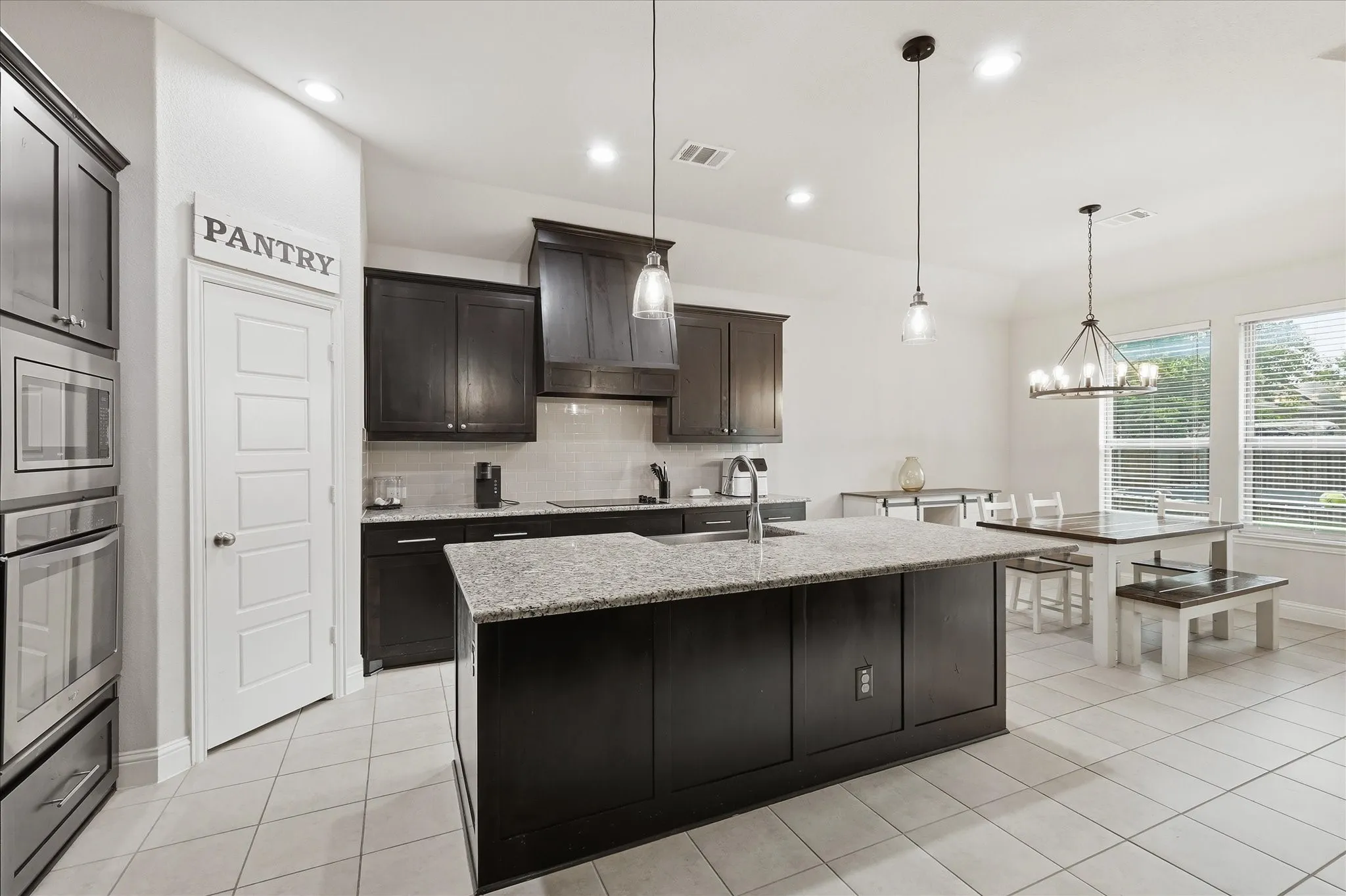 Single Family Residence For Sale in Ellis County , 4013 Orchard Park Lane, Midlothian, Texas 76065, 4 Bedroom, 2 Bathroom, 2 Garage spaces, 2,327 Sqft, built in 2017, mls#21306581, Real Estate Agent in Midlothian, Homes For Sale in Ellis county, Homes For Sale in Midlothian, Realtor in Midlothian Texas, Real Estate Brokerage Independent Realty Texas, Luminita Cordes Realtor