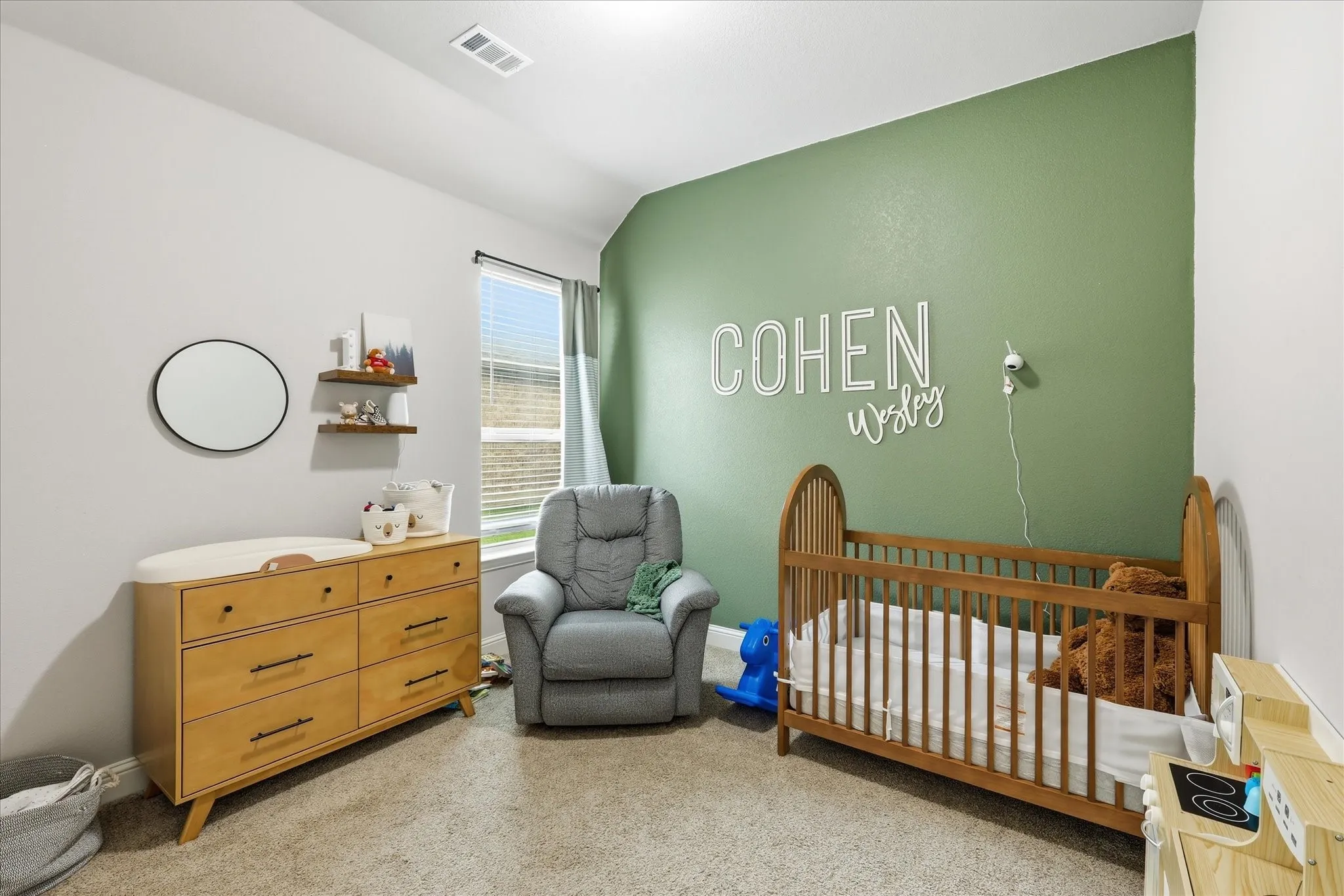 Single Family Residence For Sale in Ellis County , 4013 Orchard Park Lane, Midlothian, Texas 76065, 4 Bedroom, 2 Bathroom, 2 Garage spaces, 2,327 Sqft, built in 2017, mls#21306581, Real Estate Agent in Midlothian, Homes For Sale in Ellis county, Homes For Sale in Midlothian, Realtor in Midlothian Texas, Real Estate Brokerage Independent Realty Texas, Luminita Cordes Realtor