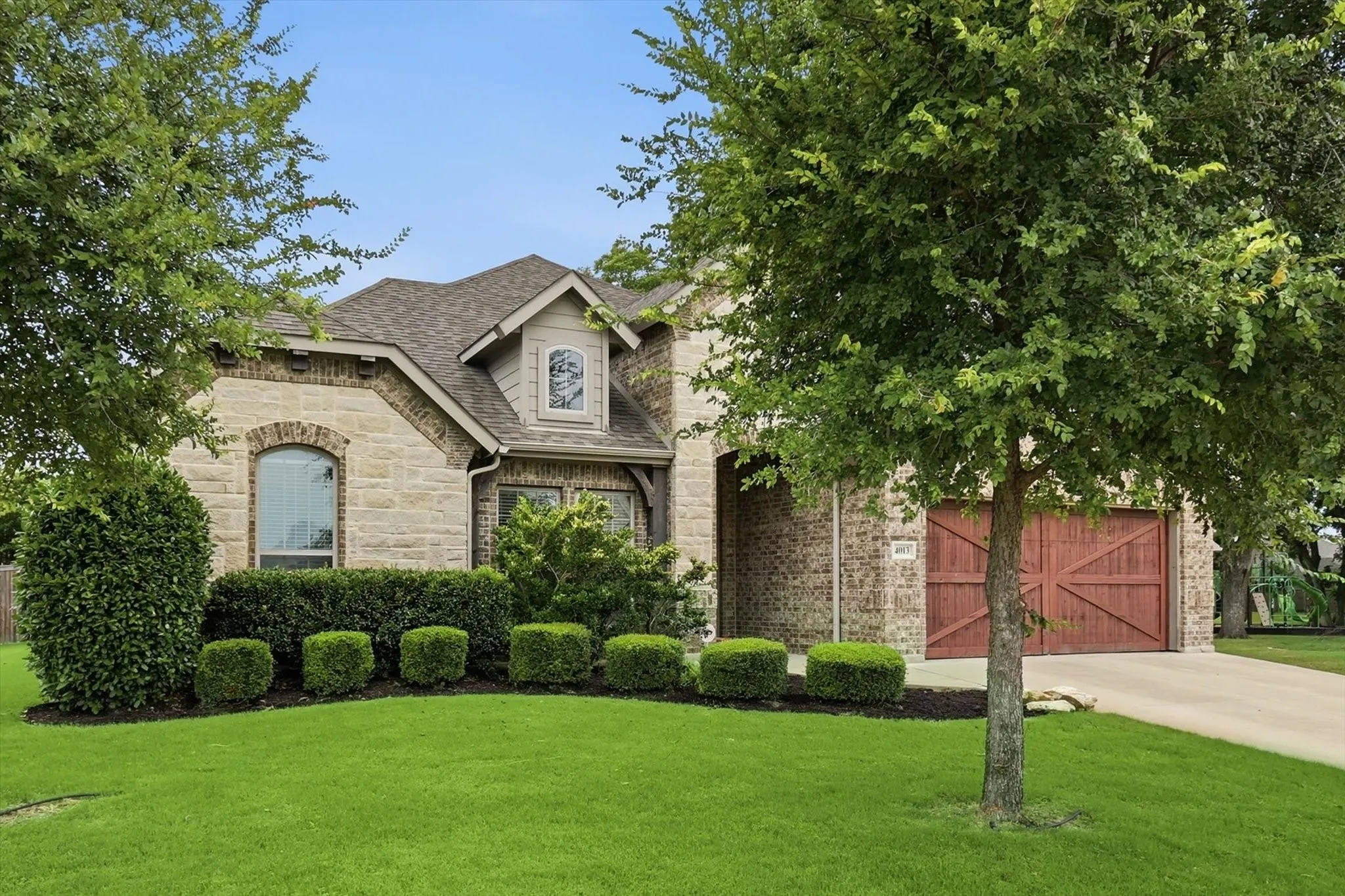 Single Family Residence For Sale in Ellis County , 4013 Orchard Park Lane, Midlothian, Texas 76065, 4 Bedroom, 2 Bathroom, 2 Garage spaces, 2,327 Sqft, built in 2017, mls#21306581, Real Estate Agent in Midlothian, Homes For Sale in Ellis county, Homes For Sale in Midlothian, Realtor in Midlothian Texas, Real Estate Brokerage Independent Realty Texas, Luminita Cordes Realtor