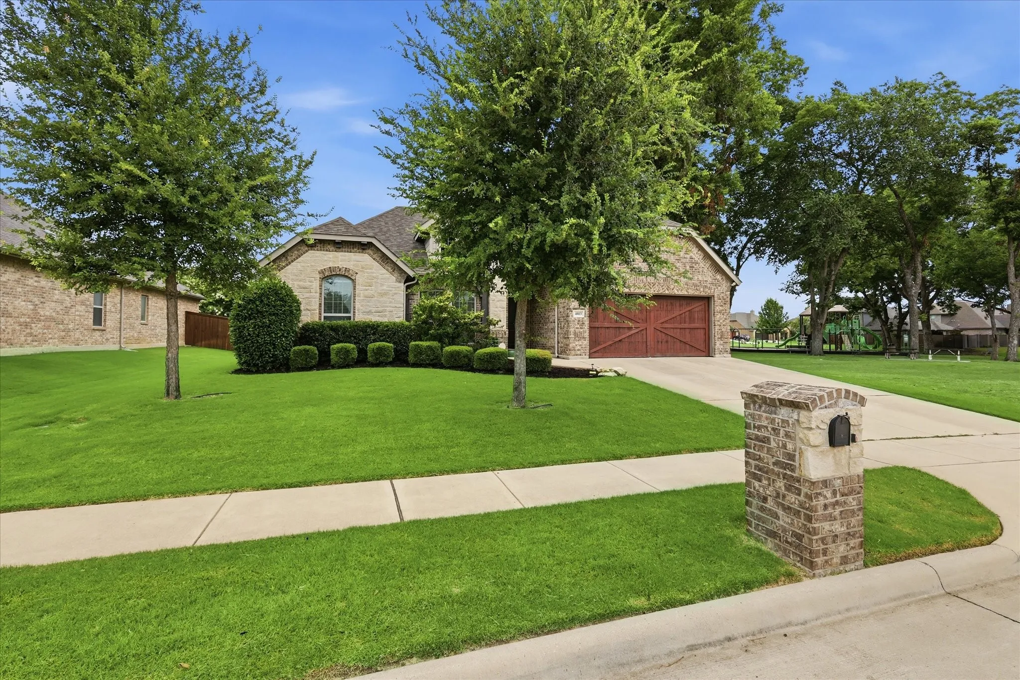 Single Family Residence For Sale in Ellis County , 4013 Orchard Park Lane, Midlothian, Texas 76065, 4 Bedroom, 2 Bathroom, 2 Garage spaces, 2,327 Sqft, built in 2017, mls#21306581, Real Estate Agent in Midlothian, Homes For Sale in Ellis county, Homes For Sale in Midlothian, Realtor in Midlothian Texas, Real Estate Brokerage Independent Realty Texas, Luminita Cordes Realtor