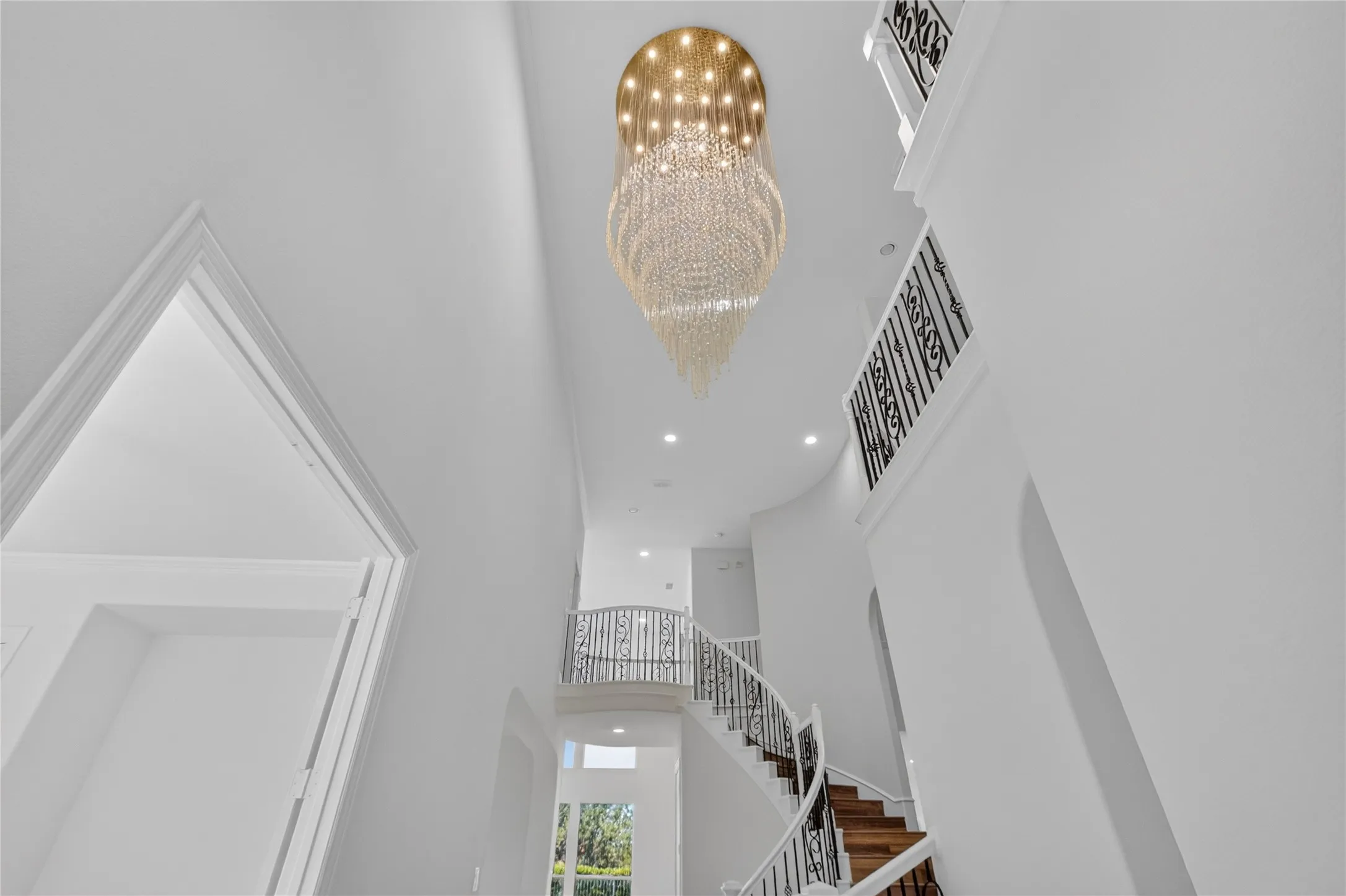 Single Family Residence For Sale in Collin County , 5968 Louis Lane, Frisco, Texas 75035, 6 Bedroom, 6 Bathroom, 3 Garage spaces, 4,780 Sqft, built in 2014, mls#21306484, Real Estate Agent in Frisco, Homes For Sale in Collin county, Homes For Sale in Frisco, Realtor in Frisco Texas, Real Estate Brokerage Independent Realty Texas, Luminita Cordes Realtor