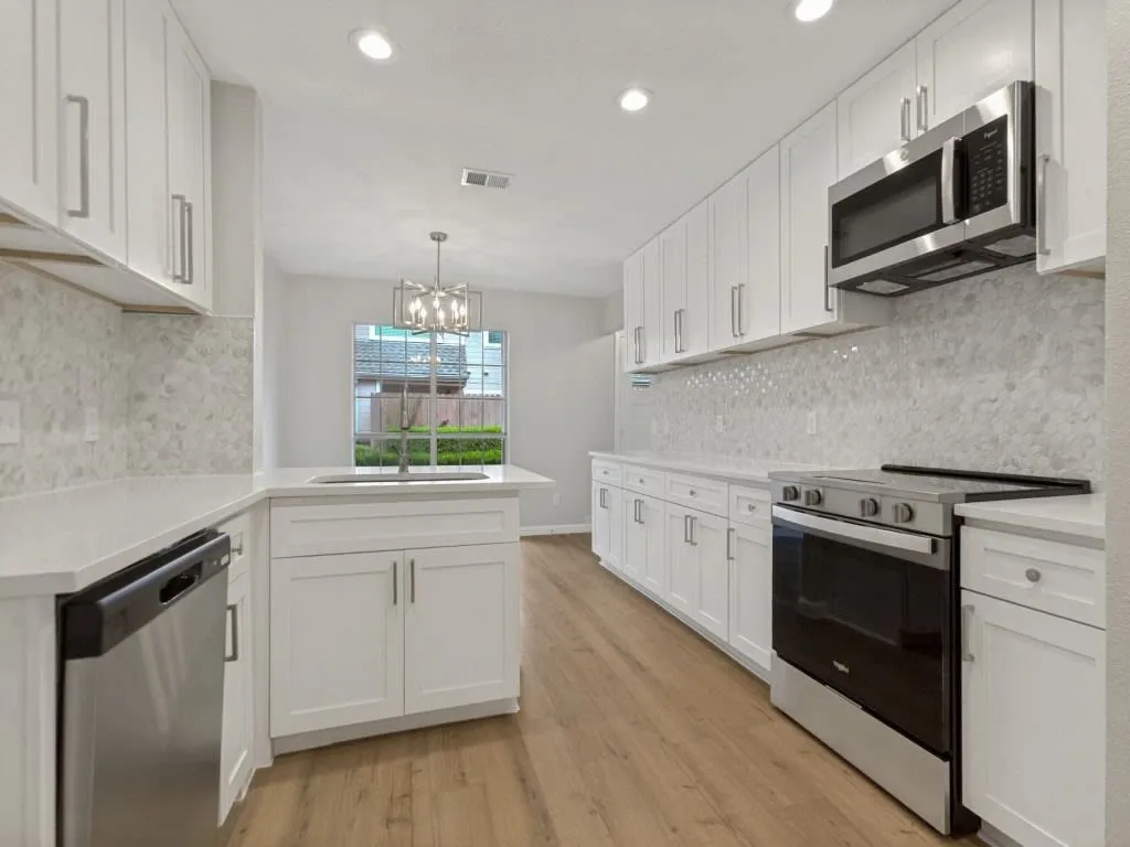 Condominium For Sale in Collin County , 17910 Windflower Way 2302, Dallas, Texas 75252, 3 Bedroom, 3 Bathroom, Garage spaces, 1,297 Sqft, built in 1985, mls#21306698, Real Estate Agent in Dallas, Homes For Sale in Collin county, Homes For Sale in Dallas, Realtor in Dallas Texas, Real Estate Brokerage Independent Realty Texas, Luminita Cordes Realtor