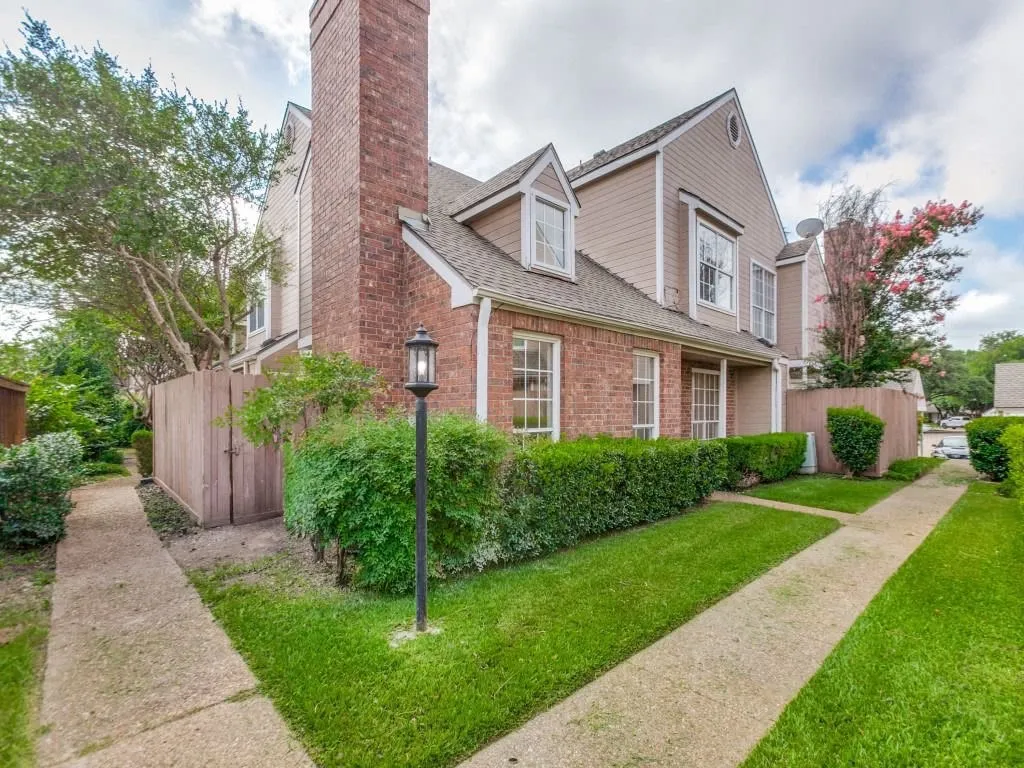 Condominium For Sale in Collin County , 17910 Windflower Way 2302, Dallas, Texas 75252, 3 Bedroom, 3 Bathroom, Garage spaces, 1,297 Sqft, built in 1985, mls#21306698, Real Estate Agent in Dallas, Homes For Sale in Collin county, Homes For Sale in Dallas, Realtor in Dallas Texas, Real Estate Brokerage Independent Realty Texas, Luminita Cordes Realtor