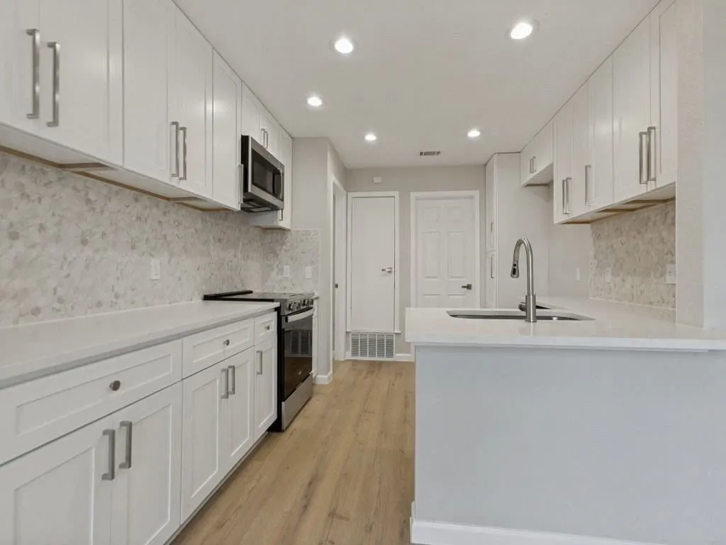 Condominium For Sale in Collin County , 17910 Windflower Way 2302, Dallas, Texas 75252, 3 Bedroom, 3 Bathroom, Garage spaces, 1,297 Sqft, built in 1985, mls#21306698, Real Estate Agent in Dallas, Homes For Sale in Collin county, Homes For Sale in Dallas, Realtor in Dallas Texas, Real Estate Brokerage Independent Realty Texas, Luminita Cordes Realtor