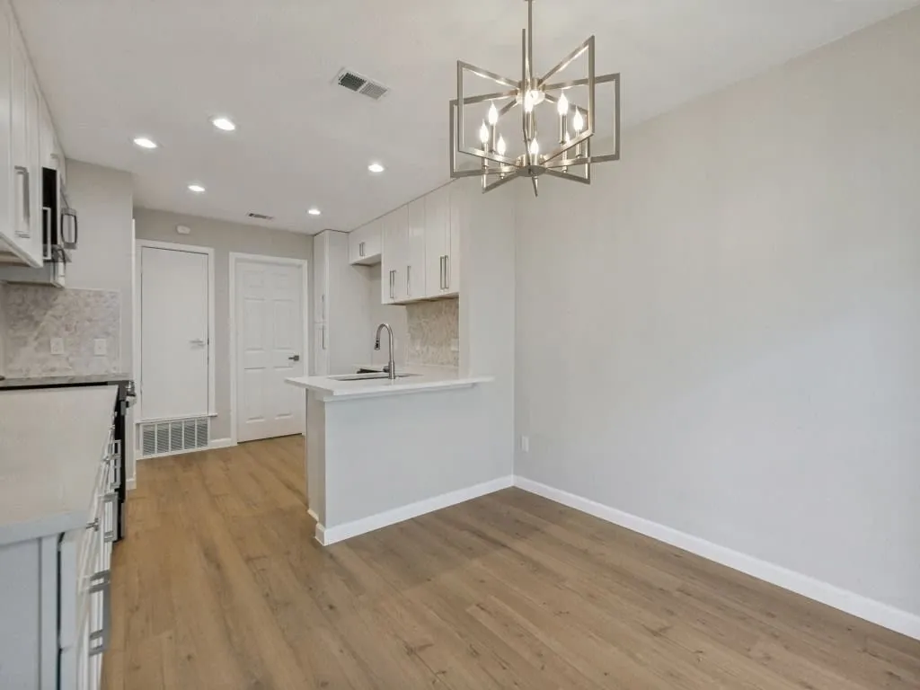 Condominium For Sale in Collin County , 17910 Windflower Way 2302, Dallas, Texas 75252, 3 Bedroom, 3 Bathroom, Garage spaces, 1,297 Sqft, built in 1985, mls#21306698, Real Estate Agent in Dallas, Homes For Sale in Collin county, Homes For Sale in Dallas, Realtor in Dallas Texas, Real Estate Brokerage Independent Realty Texas, Luminita Cordes Realtor