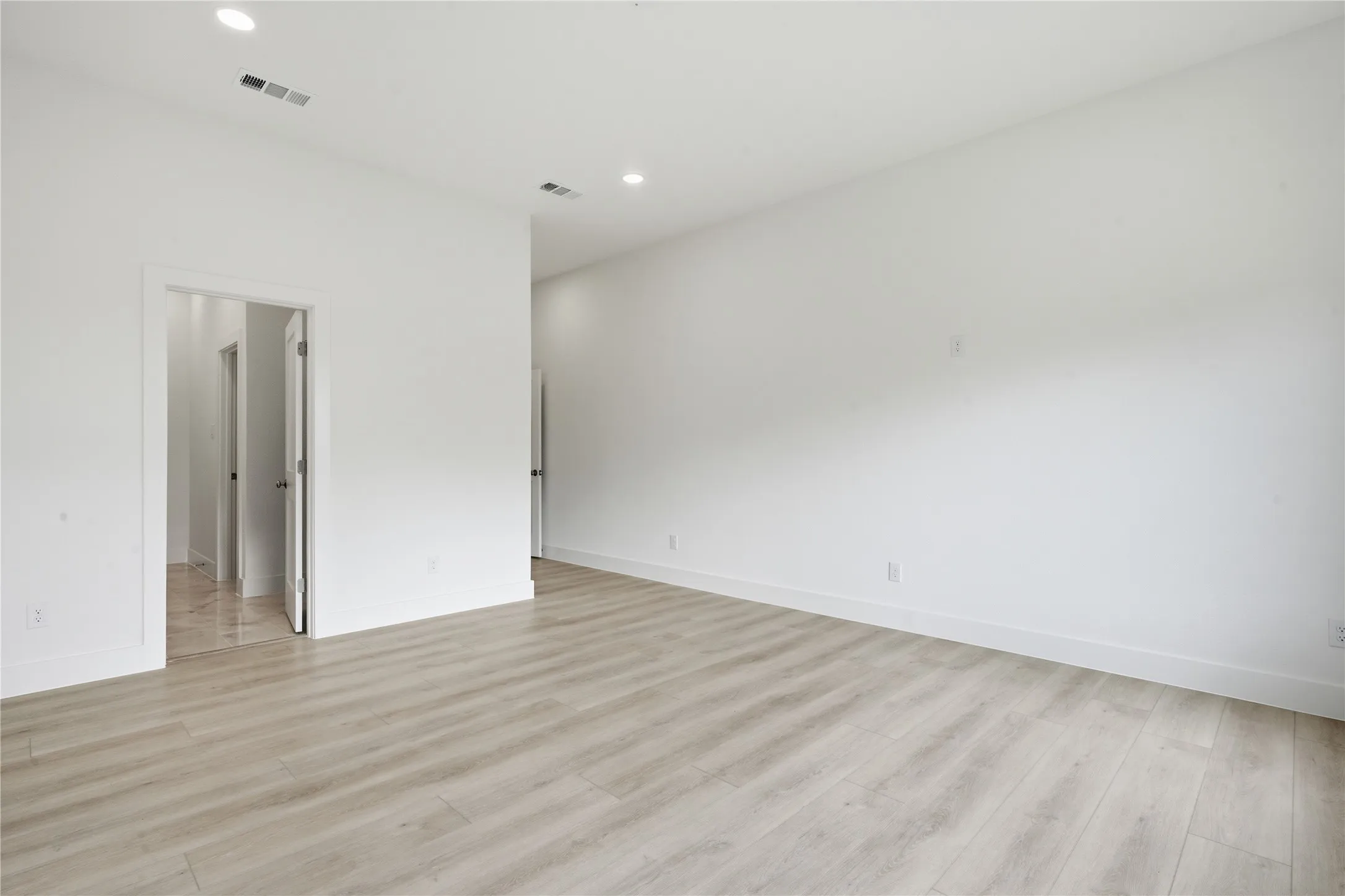 Single Family Residence For Sale in Dallas County , 2622 Bainbridge Drive, Dallas, Texas 75237, 5 Bedroom, 4 Bathroom, 2 Garage spaces, 2,640 Sqft, built in 2026, mls#21306374, Real Estate Agent in Dallas, Homes For Sale in Dallas county, Homes For Sale in Dallas, Realtor in Dallas Texas, Real Estate Brokerage Independent Realty Texas, Luminita Cordes Realtor