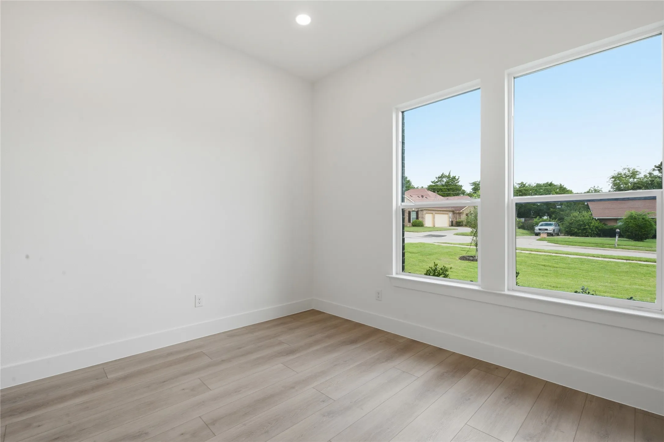 Single Family Residence For Sale in Dallas County , 2622 Bainbridge Drive, Dallas, Texas 75237, 5 Bedroom, 4 Bathroom, 2 Garage spaces, 2,640 Sqft, built in 2026, mls#21306374, Real Estate Agent in Dallas, Homes For Sale in Dallas county, Homes For Sale in Dallas, Realtor in Dallas Texas, Real Estate Brokerage Independent Realty Texas, Luminita Cordes Realtor