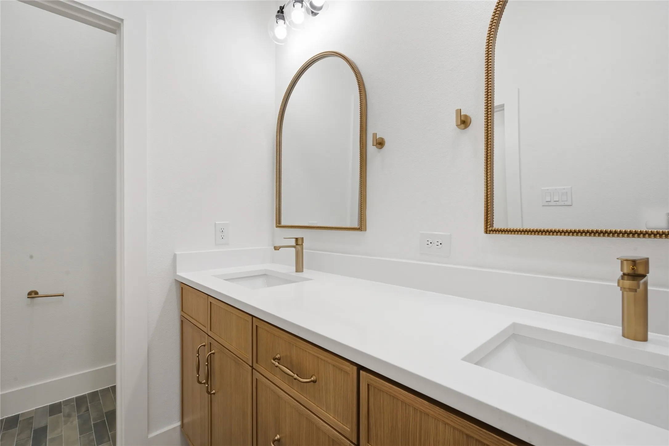 Single Family Residence For Sale in Dallas County , 2622 Bainbridge Drive, Dallas, Texas 75237, 5 Bedroom, 4 Bathroom, 2 Garage spaces, 2,640 Sqft, built in 2026, mls#21306374, Real Estate Agent in Dallas, Homes For Sale in Dallas county, Homes For Sale in Dallas, Realtor in Dallas Texas, Real Estate Brokerage Independent Realty Texas, Luminita Cordes Realtor