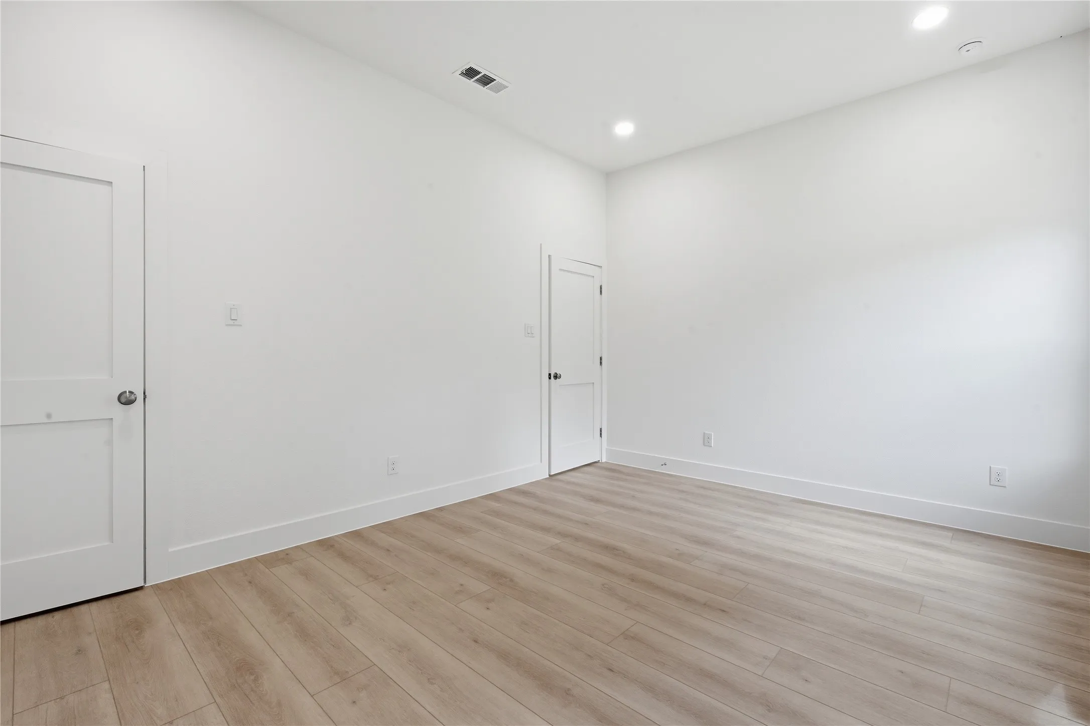 Single Family Residence For Sale in Dallas County , 2622 Bainbridge Drive, Dallas, Texas 75237, 5 Bedroom, 4 Bathroom, 2 Garage spaces, 2,640 Sqft, built in 2026, mls#21306374, Real Estate Agent in Dallas, Homes For Sale in Dallas county, Homes For Sale in Dallas, Realtor in Dallas Texas, Real Estate Brokerage Independent Realty Texas, Luminita Cordes Realtor
