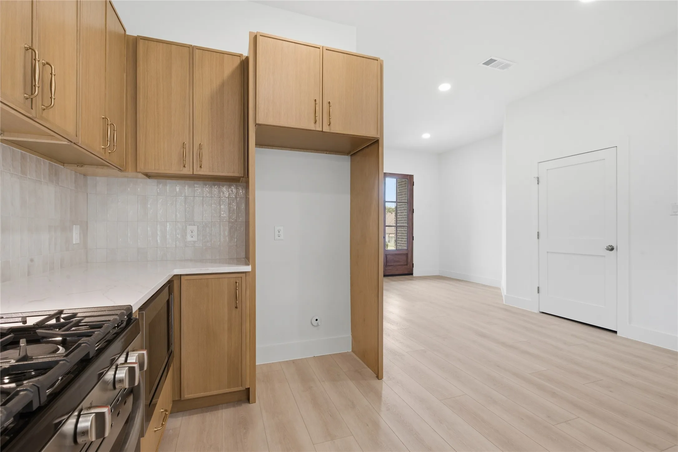 Single Family Residence For Sale in Dallas County , 2622 Bainbridge Drive, Dallas, Texas 75237, 5 Bedroom, 4 Bathroom, 2 Garage spaces, 2,640 Sqft, built in 2026, mls#21306374, Real Estate Agent in Dallas, Homes For Sale in Dallas county, Homes For Sale in Dallas, Realtor in Dallas Texas, Real Estate Brokerage Independent Realty Texas, Luminita Cordes Realtor