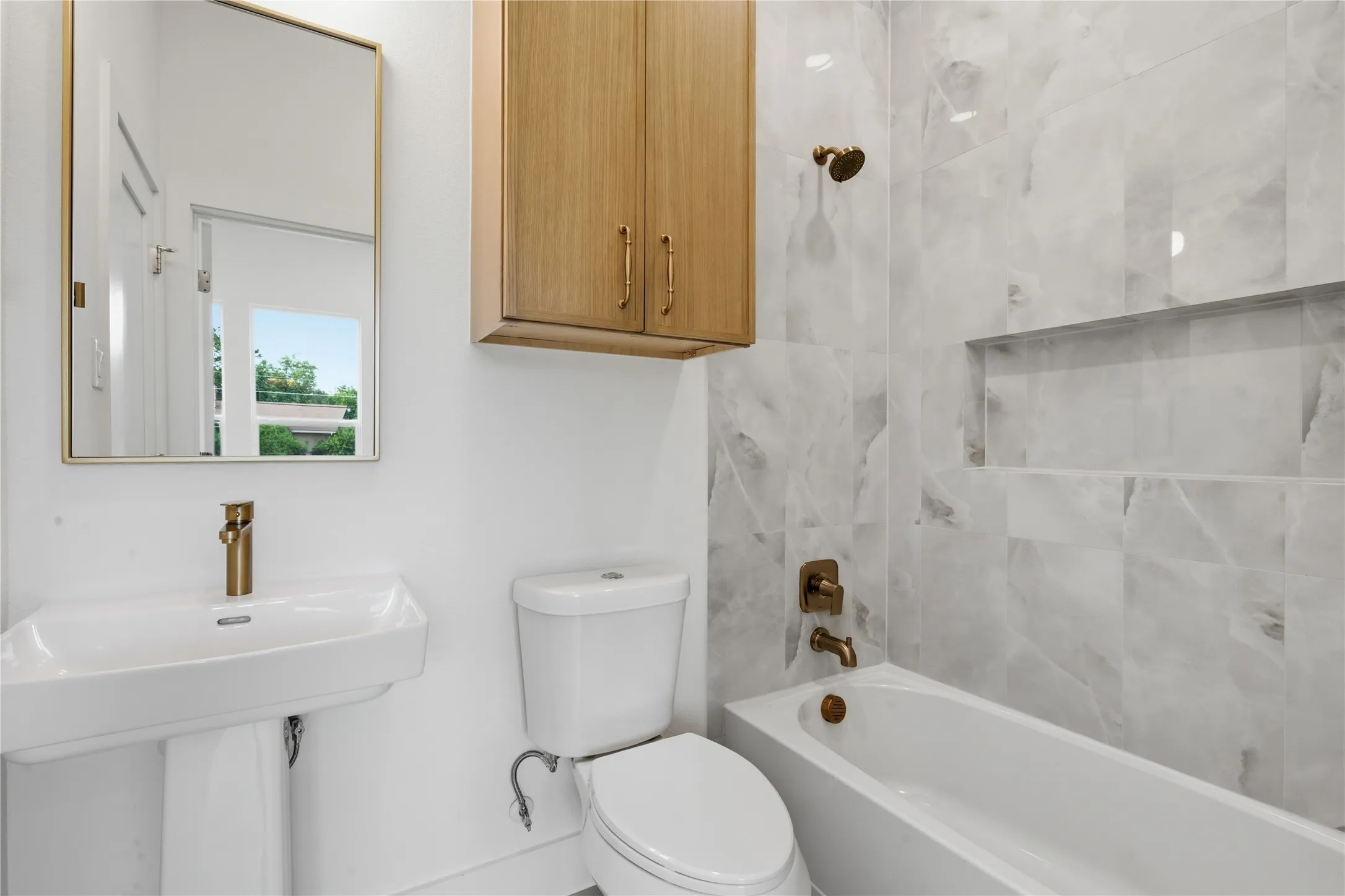 Single Family Residence For Sale in Dallas County , 2622 Bainbridge Drive, Dallas, Texas 75237, 5 Bedroom, 4 Bathroom, 2 Garage spaces, 2,640 Sqft, built in 2026, mls#21306374, Real Estate Agent in Dallas, Homes For Sale in Dallas county, Homes For Sale in Dallas, Realtor in Dallas Texas, Real Estate Brokerage Independent Realty Texas, Luminita Cordes Realtor