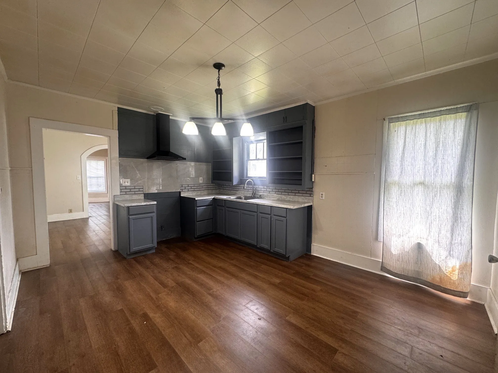 Single Family Residence For Sale in Titus County , 414 W 4th St., Mt Pleasant, Texas 75455, 3 Bedrooms, 1 Bathroom, Garage spaces, 1,362 Sqft, built in 1939, Price $175,000, mls#21300693, Real Estate Agent in Mt Pleasant, Homes For Sale in Titus county, Homes For Sale in Mt Pleasant, Realtor in Mt Pleasant Texas, Real Estate Brokerage Independent Realty Texas, Luminita Cordes Realtor