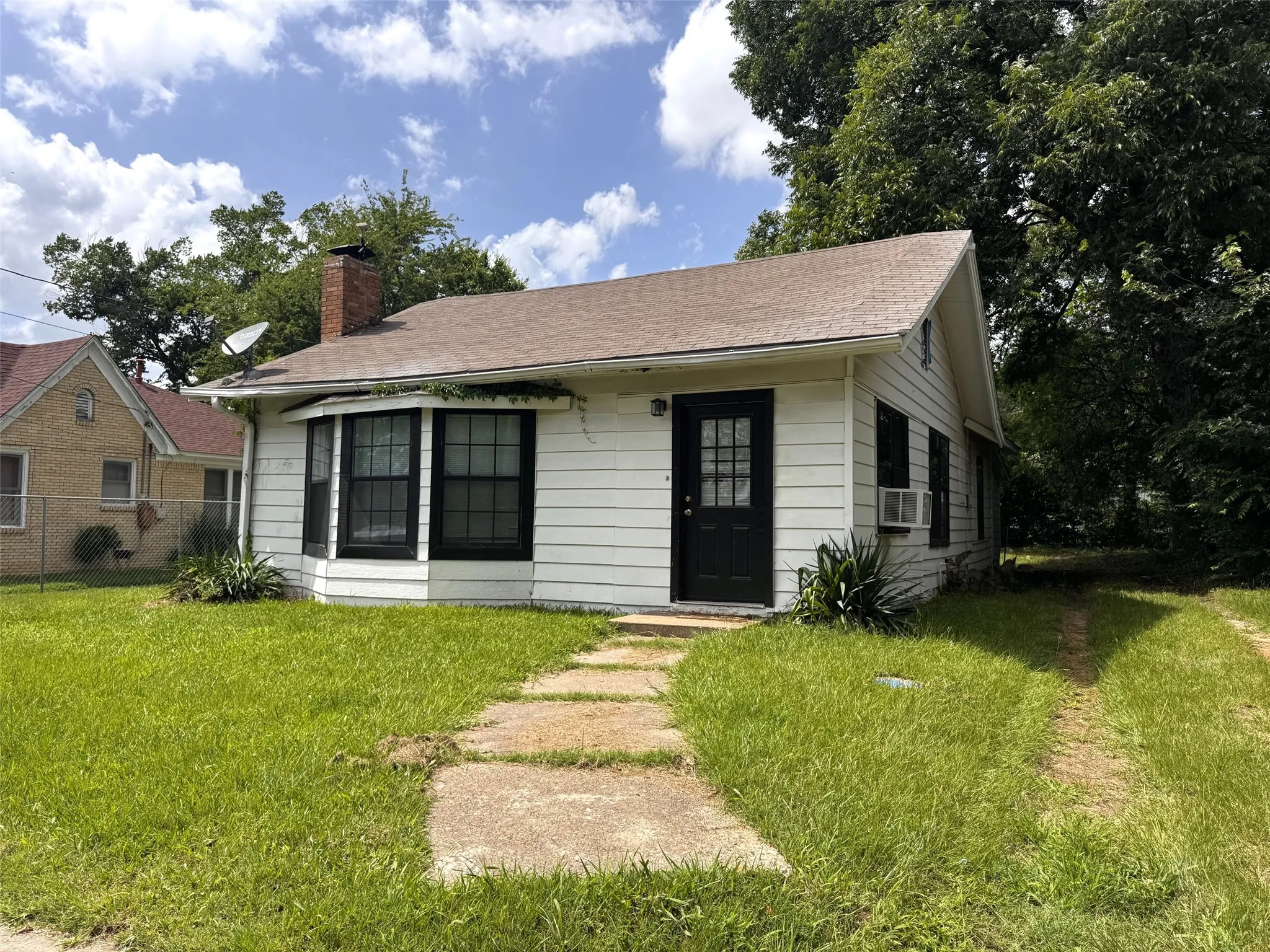 Single Family Residence For Sale in Titus County , 414 W 4th St., Mt Pleasant, Texas 75455, 3 Bedrooms, 1 Bathroom, Garage spaces, 1,362 Sqft, built in 1939, Price $175,000, mls#21300693, Real Estate Agent in Mt Pleasant, Homes For Sale in Titus county, Homes For Sale in Mt Pleasant, Realtor in Mt Pleasant Texas, Real Estate Brokerage Independent Realty Texas, Luminita Cordes Realtor