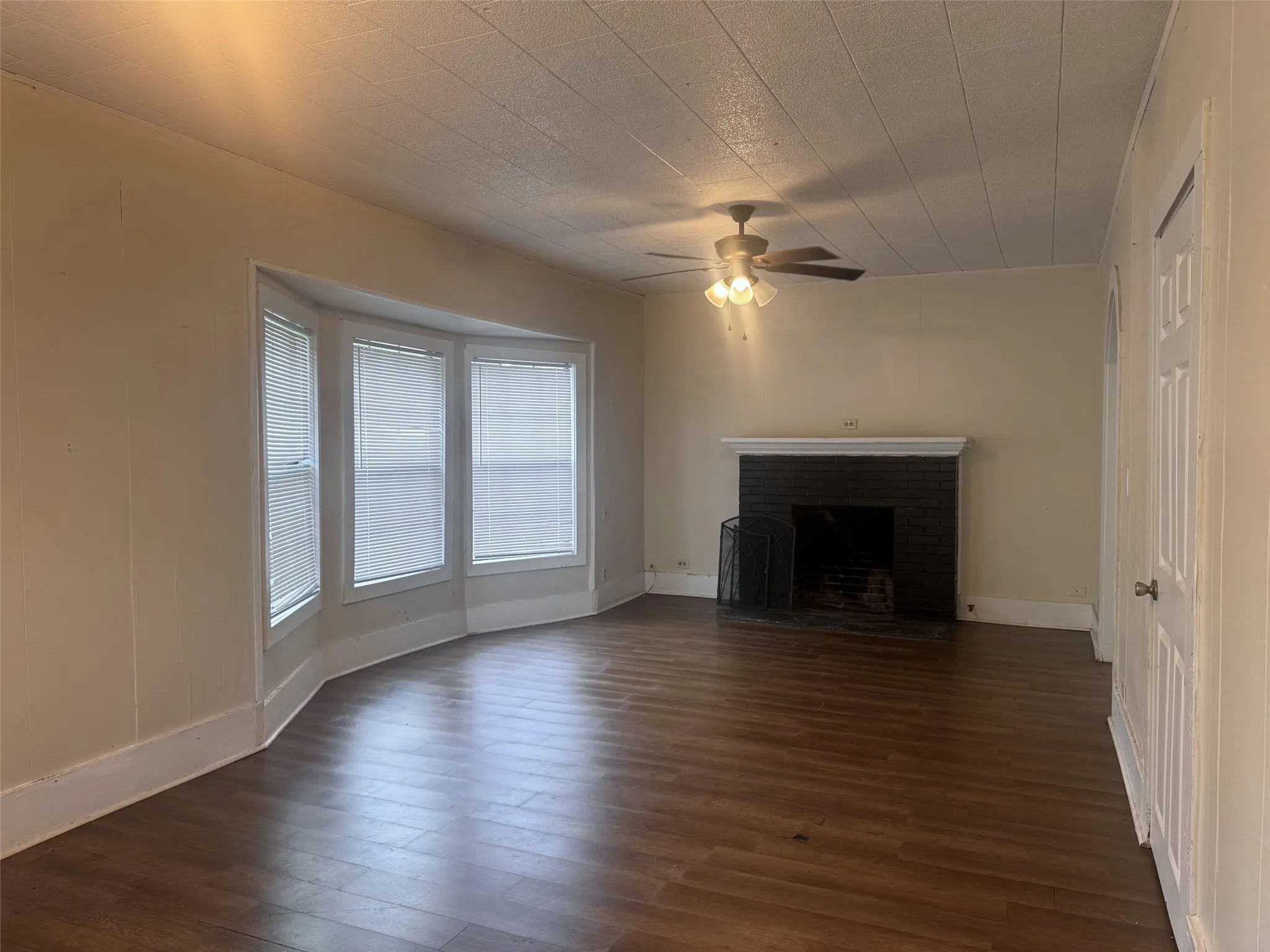Single Family Residence For Sale in Titus County , 414 W 4th St., Mt Pleasant, Texas 75455, 3 Bedrooms, 1 Bathroom, Garage spaces, 1,362 Sqft, built in 1939, Price $175,000, mls#21300693, Real Estate Agent in Mt Pleasant, Homes For Sale in Titus county, Homes For Sale in Mt Pleasant, Realtor in Mt Pleasant Texas, Real Estate Brokerage Independent Realty Texas, Luminita Cordes Realtor