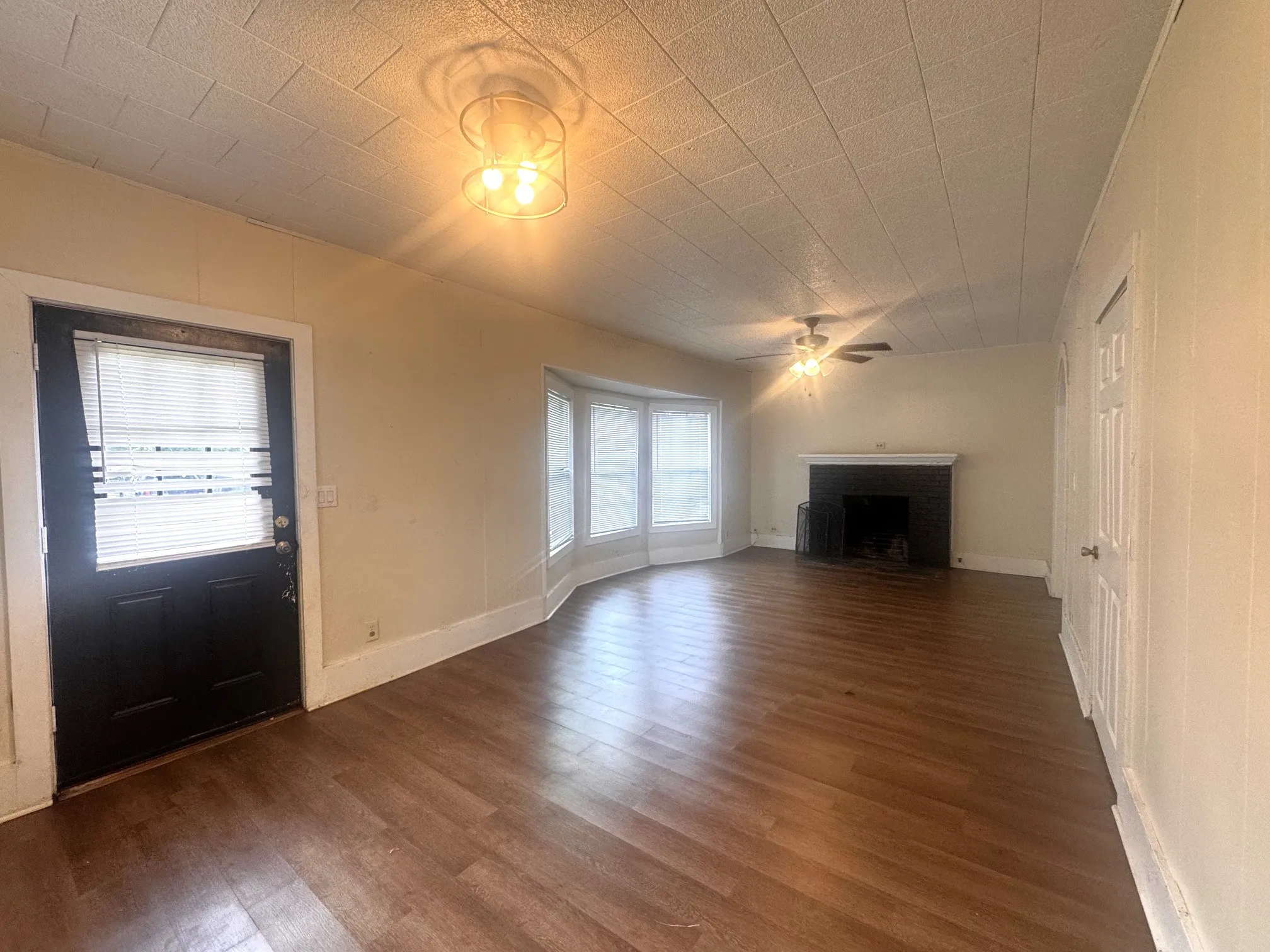 Single Family Residence For Sale in Titus County , 414 W 4th St., Mt Pleasant, Texas 75455, 3 Bedrooms, 1 Bathroom, Garage spaces, 1,362 Sqft, built in 1939, Price $175,000, mls#21300693, Real Estate Agent in Mt Pleasant, Homes For Sale in Titus county, Homes For Sale in Mt Pleasant, Realtor in Mt Pleasant Texas, Real Estate Brokerage Independent Realty Texas, Luminita Cordes Realtor