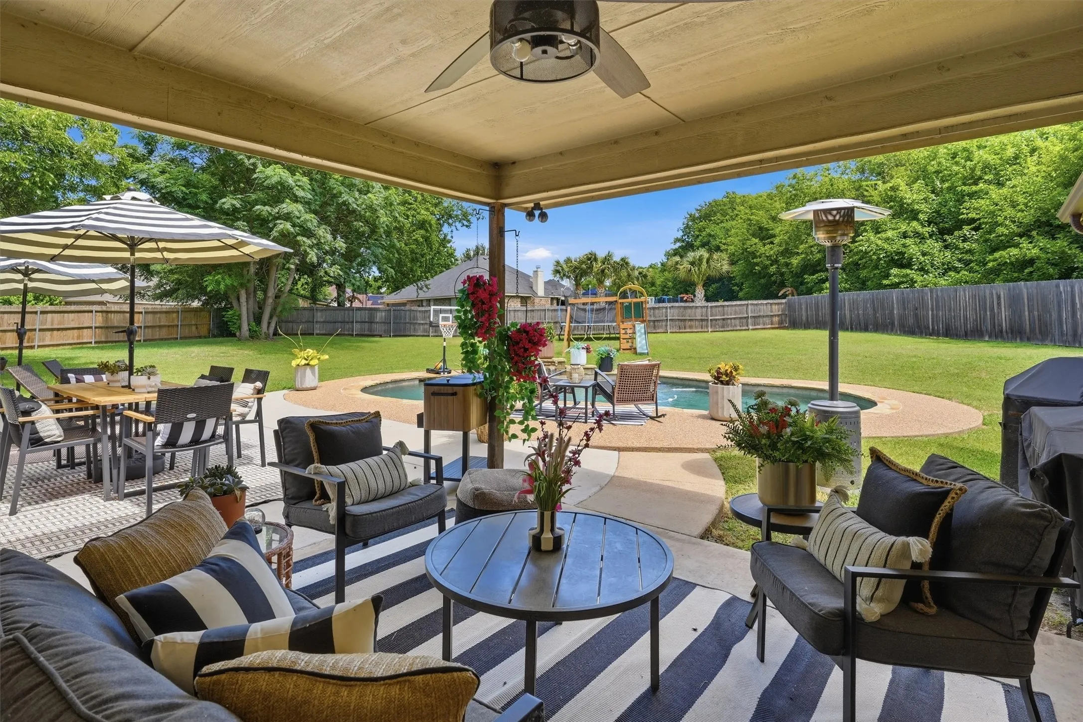 Single Family Residence For Sale in Hood County , 4406 Two Creek Court, Granbury, Texas 76049, 4 Bedroom, 2 Bathroom, 2 Garage spaces, 2,016 Sqft, built in 2006, mls#21305319, Real Estate Agent in Granbury, Homes For Sale in Hood county, Homes For Sale in Granbury, Realtor in Granbury Texas, Real Estate Brokerage Independent Realty Texas, Luminita Cordes Realtor