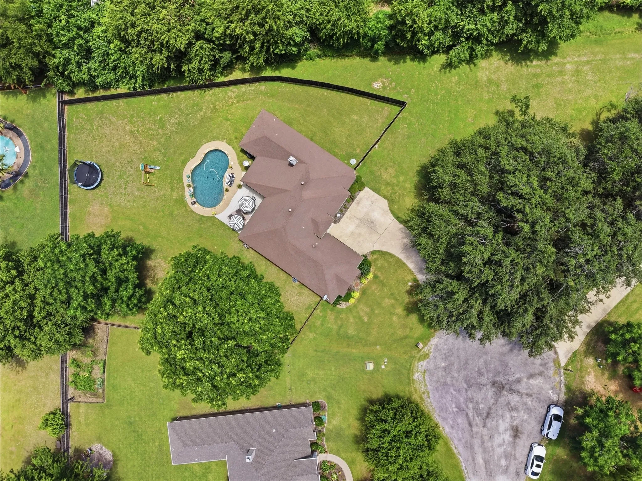 Single Family Residence For Sale in Hood County , 4406 Two Creek Court, Granbury, Texas 76049, 4 Bedroom, 2 Bathroom, 2 Garage spaces, 2,016 Sqft, built in 2006, mls#21305319, Real Estate Agent in Granbury, Homes For Sale in Hood county, Homes For Sale in Granbury, Realtor in Granbury Texas, Real Estate Brokerage Independent Realty Texas, Luminita Cordes Realtor