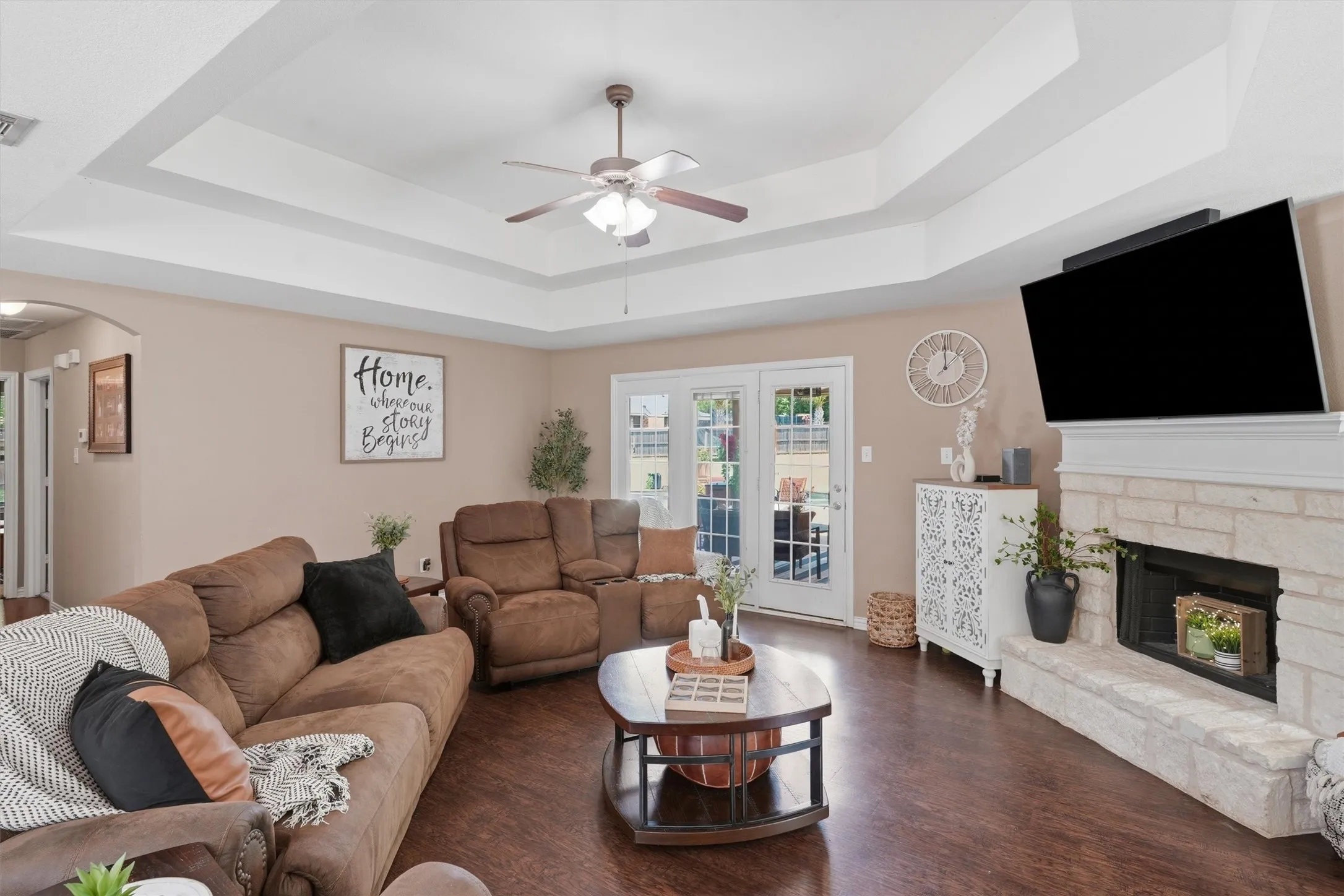 Single Family Residence For Sale in Hood County , 4406 Two Creek Court, Granbury, Texas 76049, 4 Bedroom, 2 Bathroom, 2 Garage spaces, 2,016 Sqft, built in 2006, mls#21305319, Real Estate Agent in Granbury, Homes For Sale in Hood county, Homes For Sale in Granbury, Realtor in Granbury Texas, Real Estate Brokerage Independent Realty Texas, Luminita Cordes Realtor