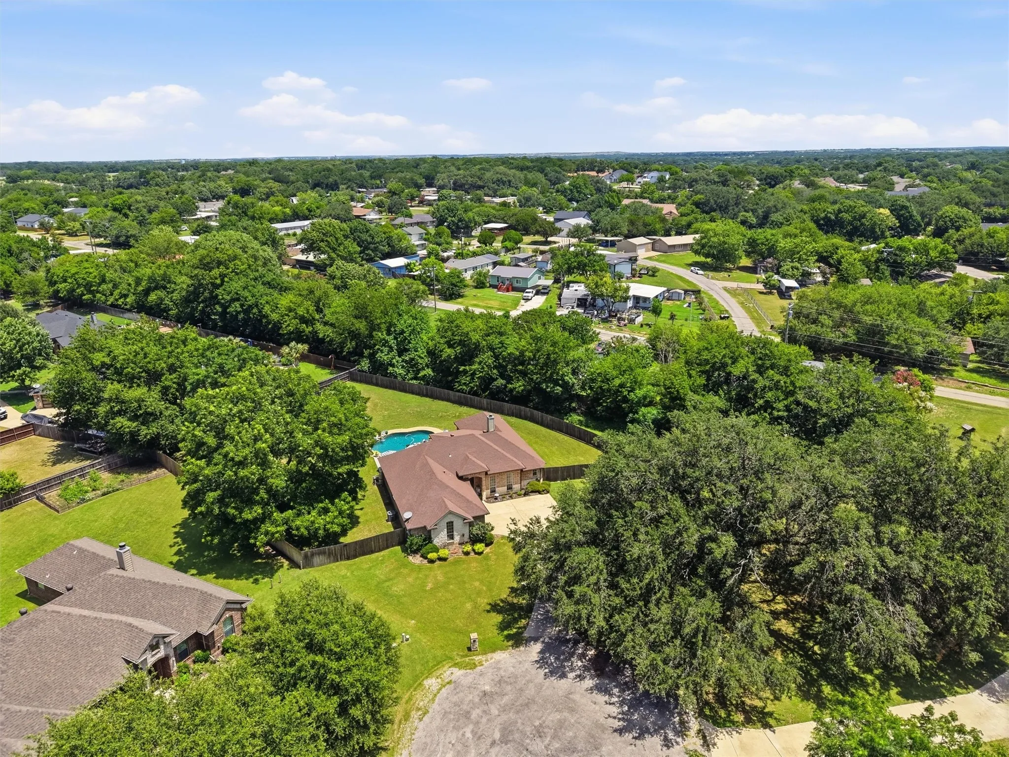Single Family Residence For Sale in Hood County , 4406 Two Creek Court, Granbury, Texas 76049, 4 Bedroom, 2 Bathroom, 2 Garage spaces, 2,016 Sqft, built in 2006, mls#21305319, Real Estate Agent in Granbury, Homes For Sale in Hood county, Homes For Sale in Granbury, Realtor in Granbury Texas, Real Estate Brokerage Independent Realty Texas, Luminita Cordes Realtor