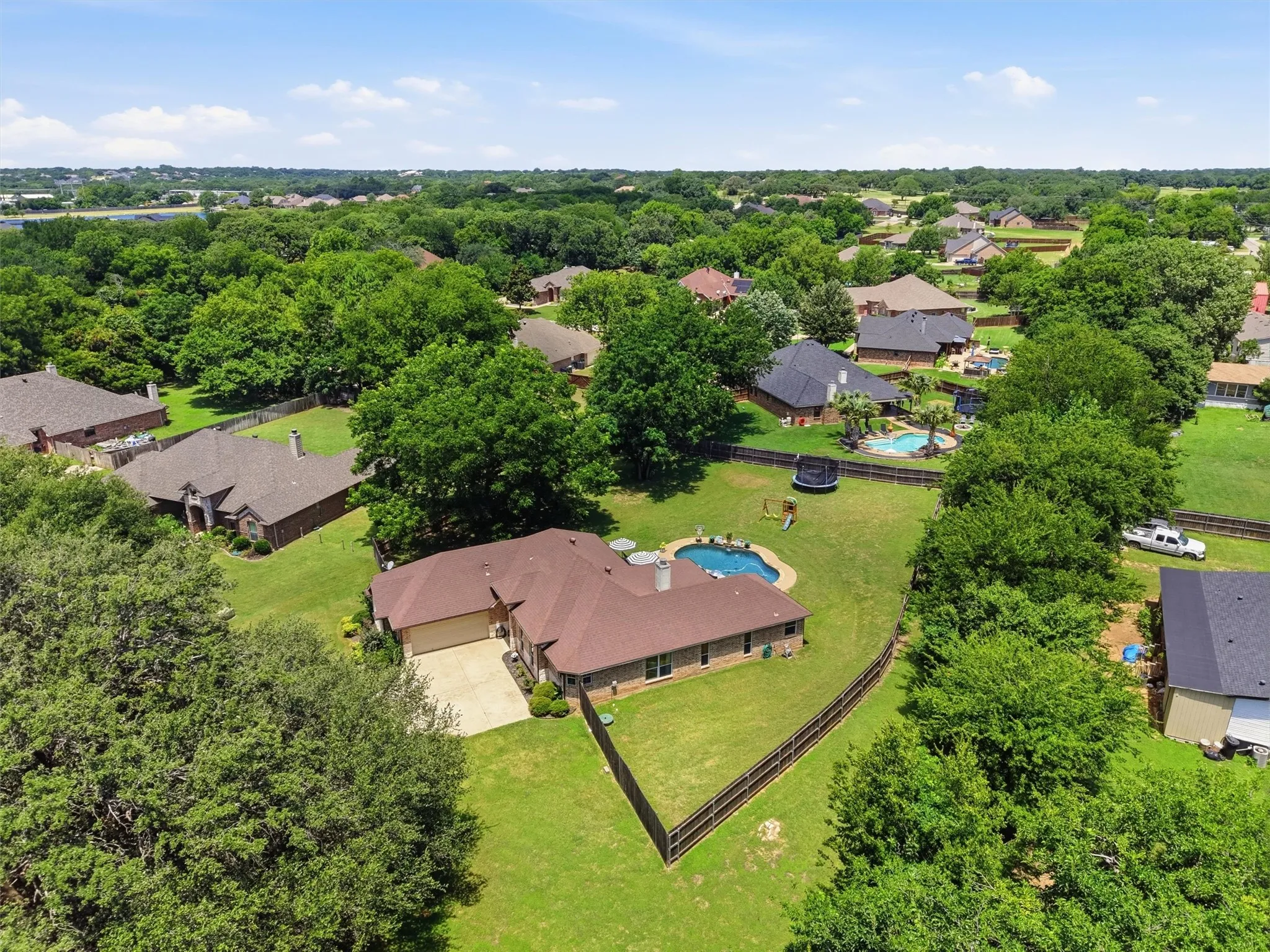 Single Family Residence For Sale in Hood County , 4406 Two Creek Court, Granbury, Texas 76049, 4 Bedroom, 2 Bathroom, 2 Garage spaces, 2,016 Sqft, built in 2006, mls#21305319, Real Estate Agent in Granbury, Homes For Sale in Hood county, Homes For Sale in Granbury, Realtor in Granbury Texas, Real Estate Brokerage Independent Realty Texas, Luminita Cordes Realtor