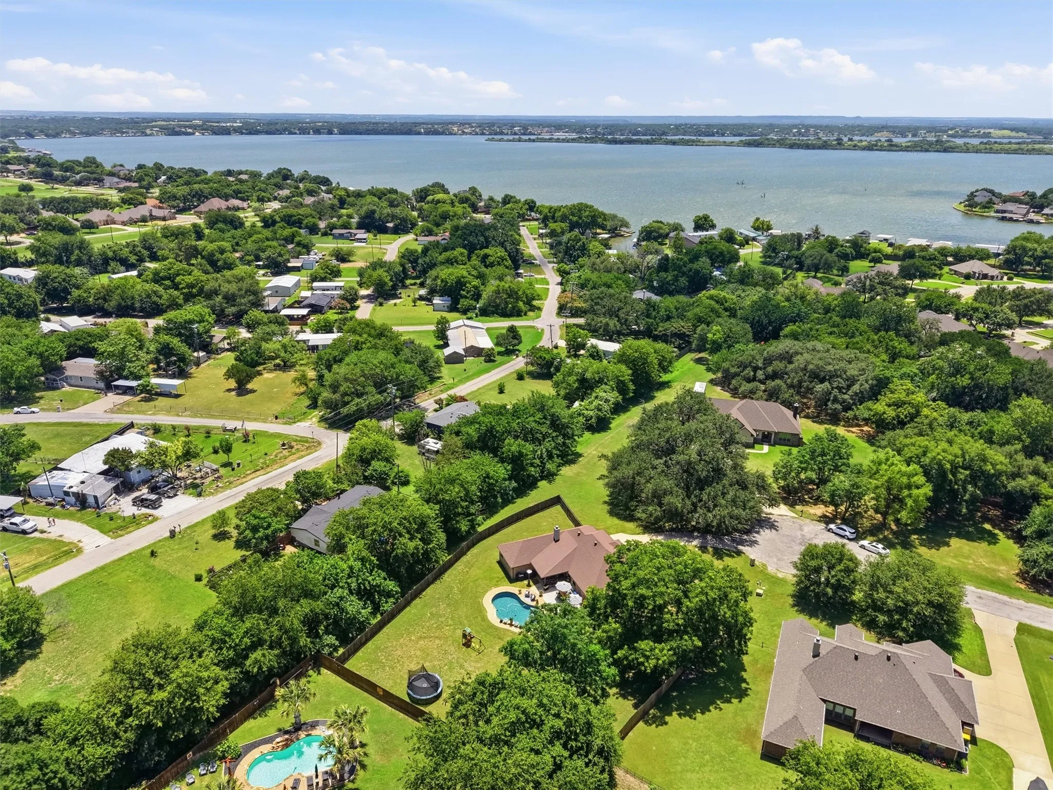 Single Family Residence For Sale in Hood County , 4406 Two Creek Court, Granbury, Texas 76049, 4 Bedroom, 2 Bathroom, 2 Garage spaces, 2,016 Sqft, built in 2006, mls#21305319, Real Estate Agent in Granbury, Homes For Sale in Hood county, Homes For Sale in Granbury, Realtor in Granbury Texas, Real Estate Brokerage Independent Realty Texas, Luminita Cordes Realtor