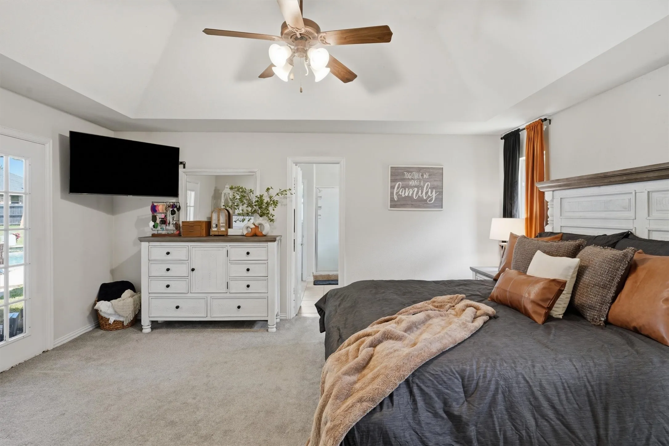 Single Family Residence For Sale in Hood County , 4406 Two Creek Court, Granbury, Texas 76049, 4 Bedroom, 2 Bathroom, 2 Garage spaces, 2,016 Sqft, built in 2006, mls#21305319, Real Estate Agent in Granbury, Homes For Sale in Hood county, Homes For Sale in Granbury, Realtor in Granbury Texas, Real Estate Brokerage Independent Realty Texas, Luminita Cordes Realtor