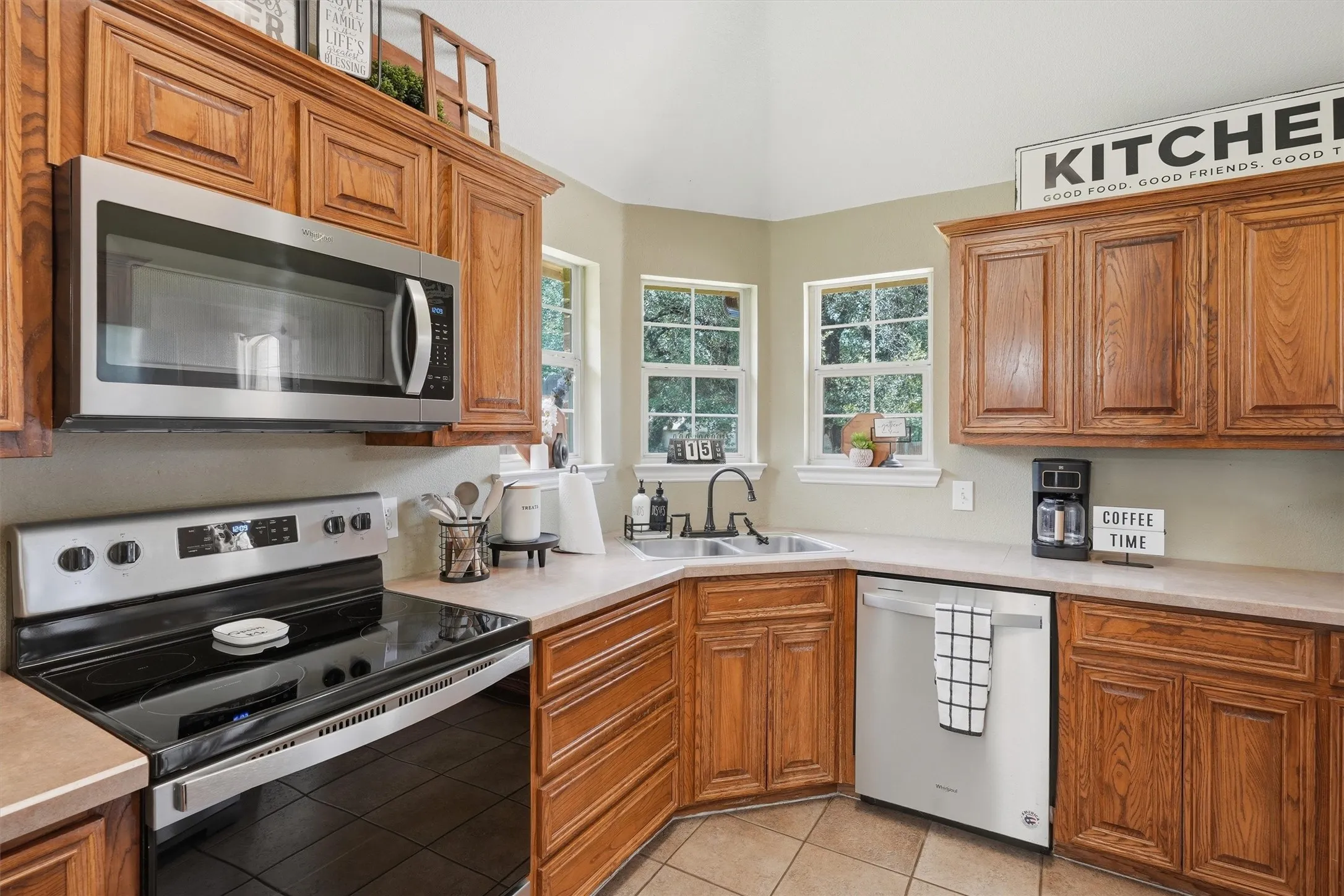 Single Family Residence For Sale in Hood County , 4406 Two Creek Court, Granbury, Texas 76049, 4 Bedroom, 2 Bathroom, 2 Garage spaces, 2,016 Sqft, built in 2006, mls#21305319, Real Estate Agent in Granbury, Homes For Sale in Hood county, Homes For Sale in Granbury, Realtor in Granbury Texas, Real Estate Brokerage Independent Realty Texas, Luminita Cordes Realtor