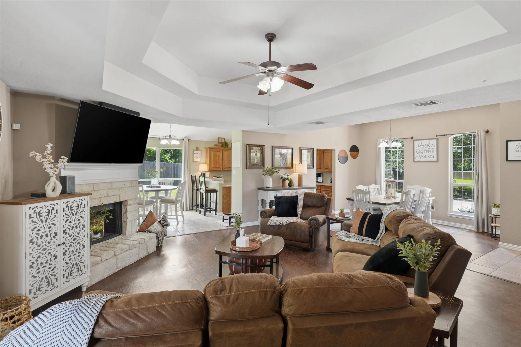 Single Family Residence For Sale in Hood County , 4406 Two Creek Court, Granbury, Texas 76049, 4 Bedroom, 2 Bathroom, 2 Garage spaces, 2,016 Sqft, built in 2006, mls#21305319, Real Estate Agent in Granbury, Homes For Sale in Hood county, Homes For Sale in Granbury, Realtor in Granbury Texas, Real Estate Brokerage Independent Realty Texas, Luminita Cordes Realtor