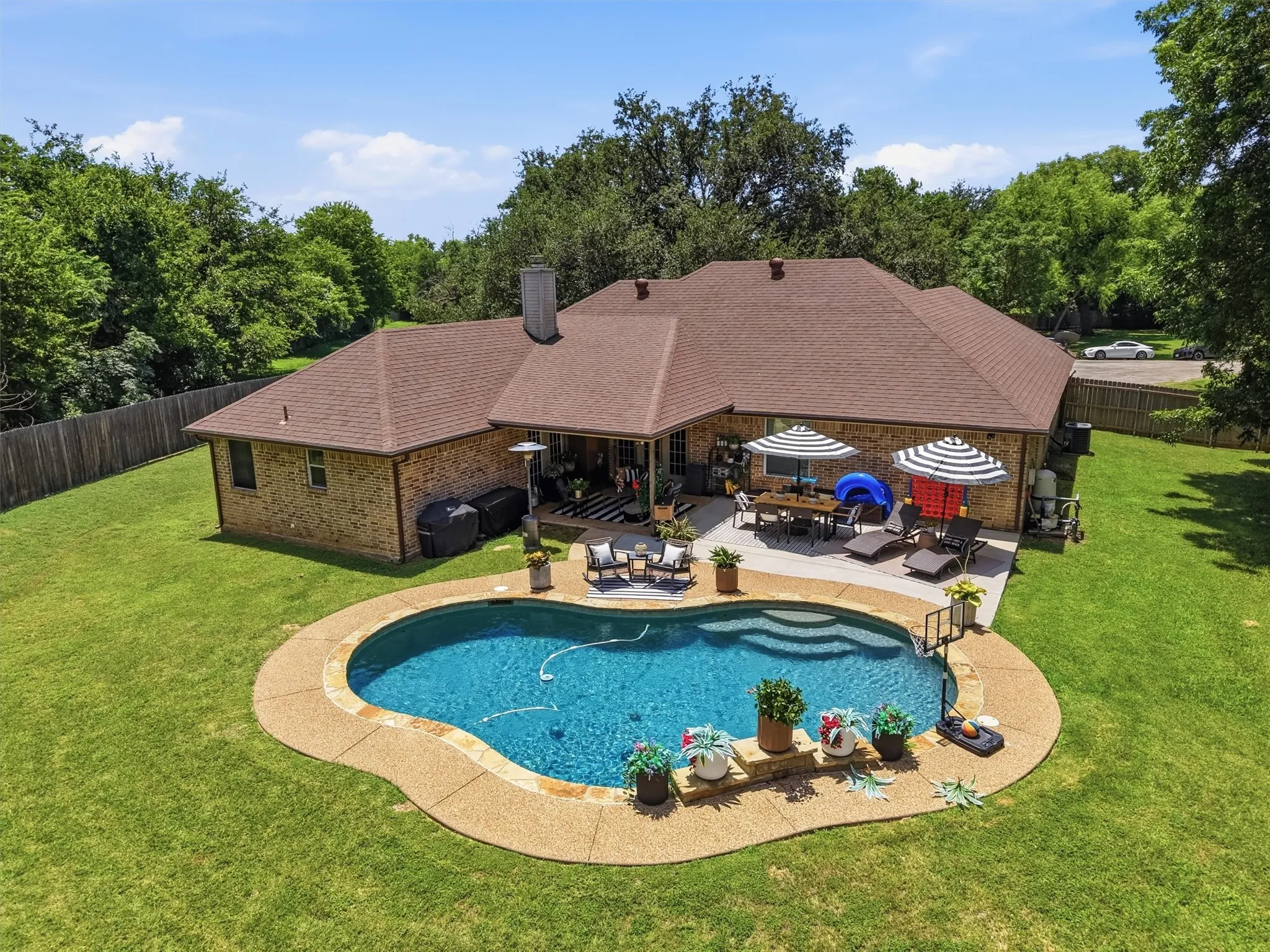 Single Family Residence For Sale in Hood County , 4406 Two Creek Court, Granbury, Texas 76049, 4 Bedroom, 2 Bathroom, 2 Garage spaces, 2,016 Sqft, built in 2006, mls#21305319, Real Estate Agent in Granbury, Homes For Sale in Hood county, Homes For Sale in Granbury, Realtor in Granbury Texas, Real Estate Brokerage Independent Realty Texas, Luminita Cordes Realtor