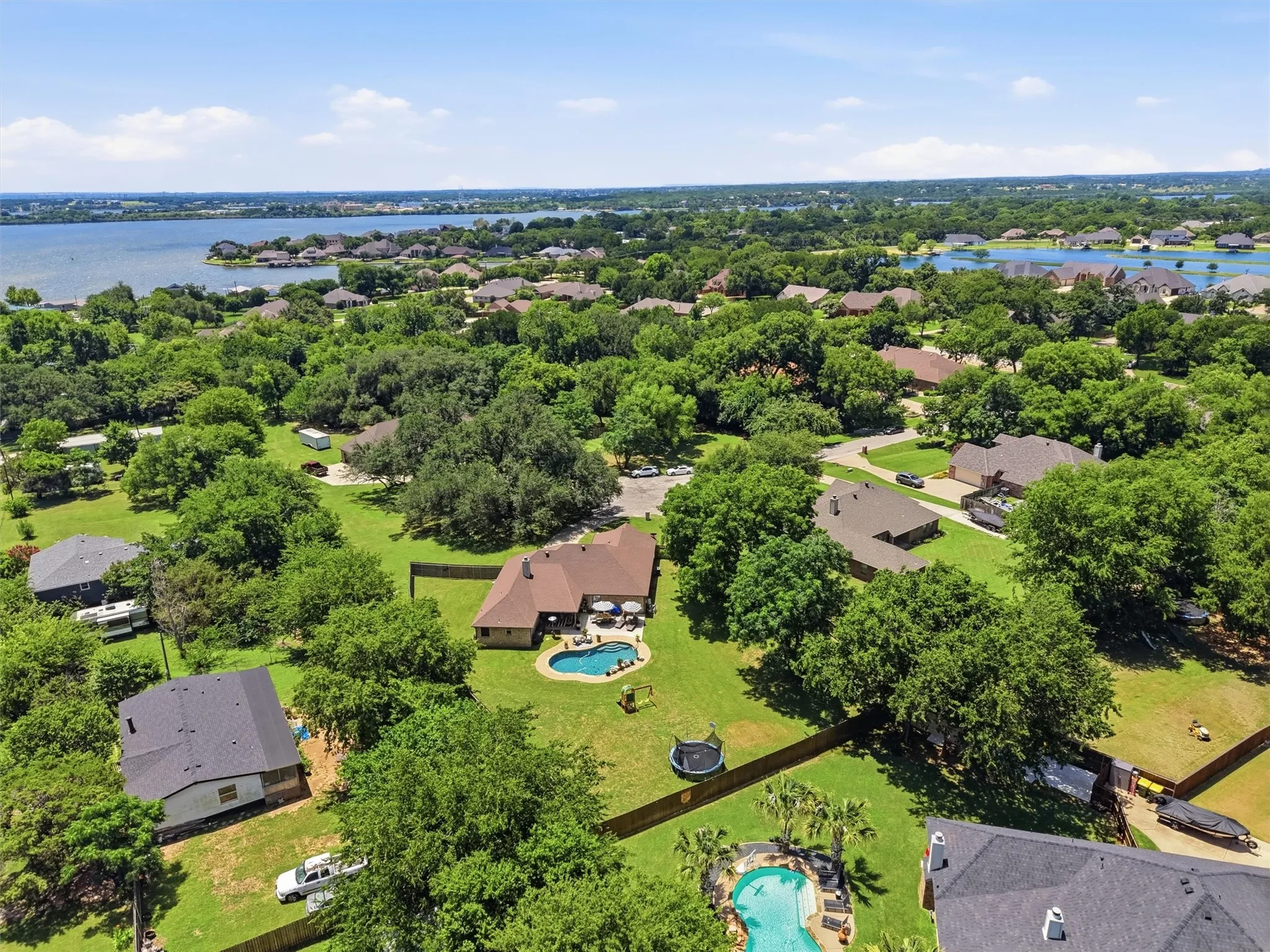Single Family Residence For Sale in Hood County , 4406 Two Creek Court, Granbury, Texas 76049, 4 Bedroom, 2 Bathroom, 2 Garage spaces, 2,016 Sqft, built in 2006, mls#21305319, Real Estate Agent in Granbury, Homes For Sale in Hood county, Homes For Sale in Granbury, Realtor in Granbury Texas, Real Estate Brokerage Independent Realty Texas, Luminita Cordes Realtor