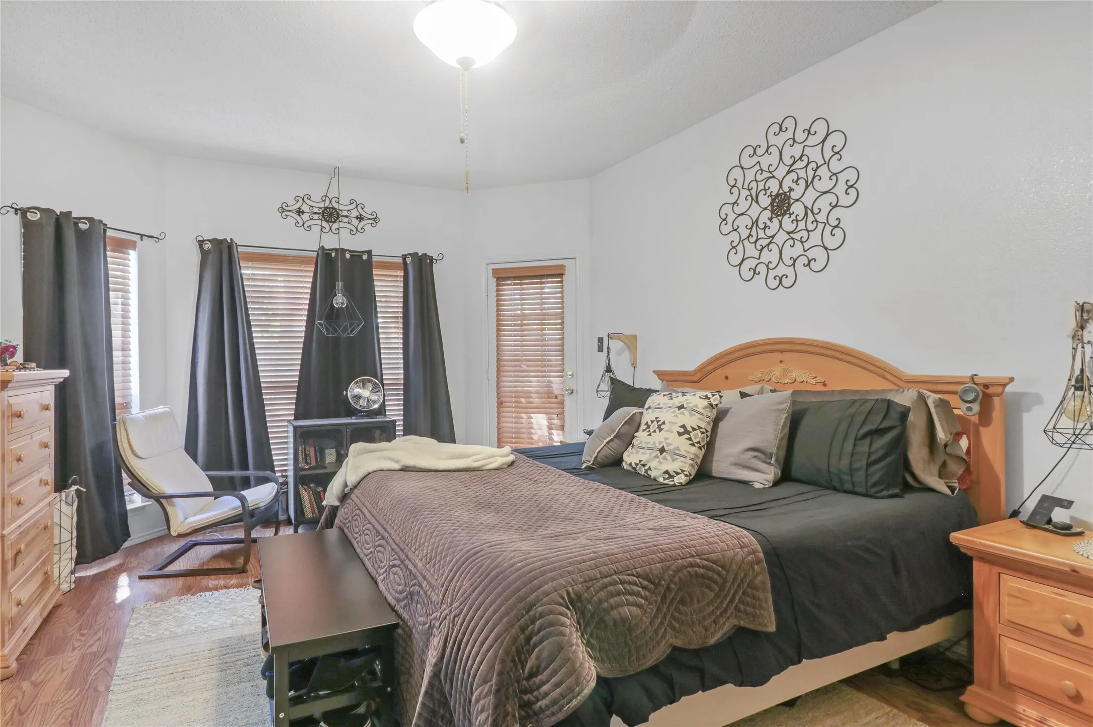 Master suite with sitting area.