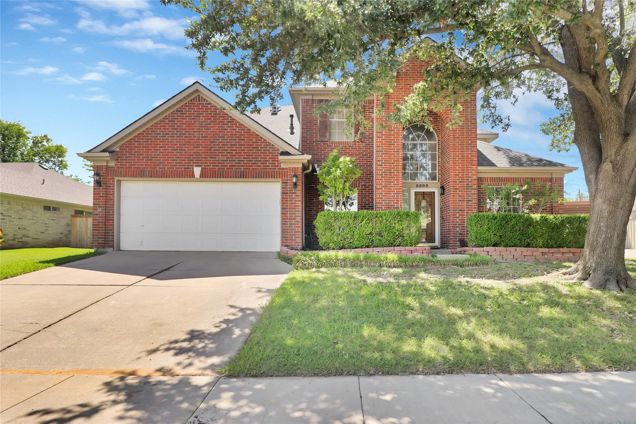 Single Family Residence For Sale in Tarrant County , 5502 Hyannis Drive, Arlington, Texas 76018, 4 Bedroom, 3 Bathroom, 2 Garage spaces, 2,724 Sqft, built in 1993, mls#21306541, Real Estate Agent in Arlington, Homes For Sale in Tarrant county, Homes For Sale in Arlington, Realtor in Arlington Texas, Real Estate Brokerage Independent Realty Texas, Luminita Cordes Realtor