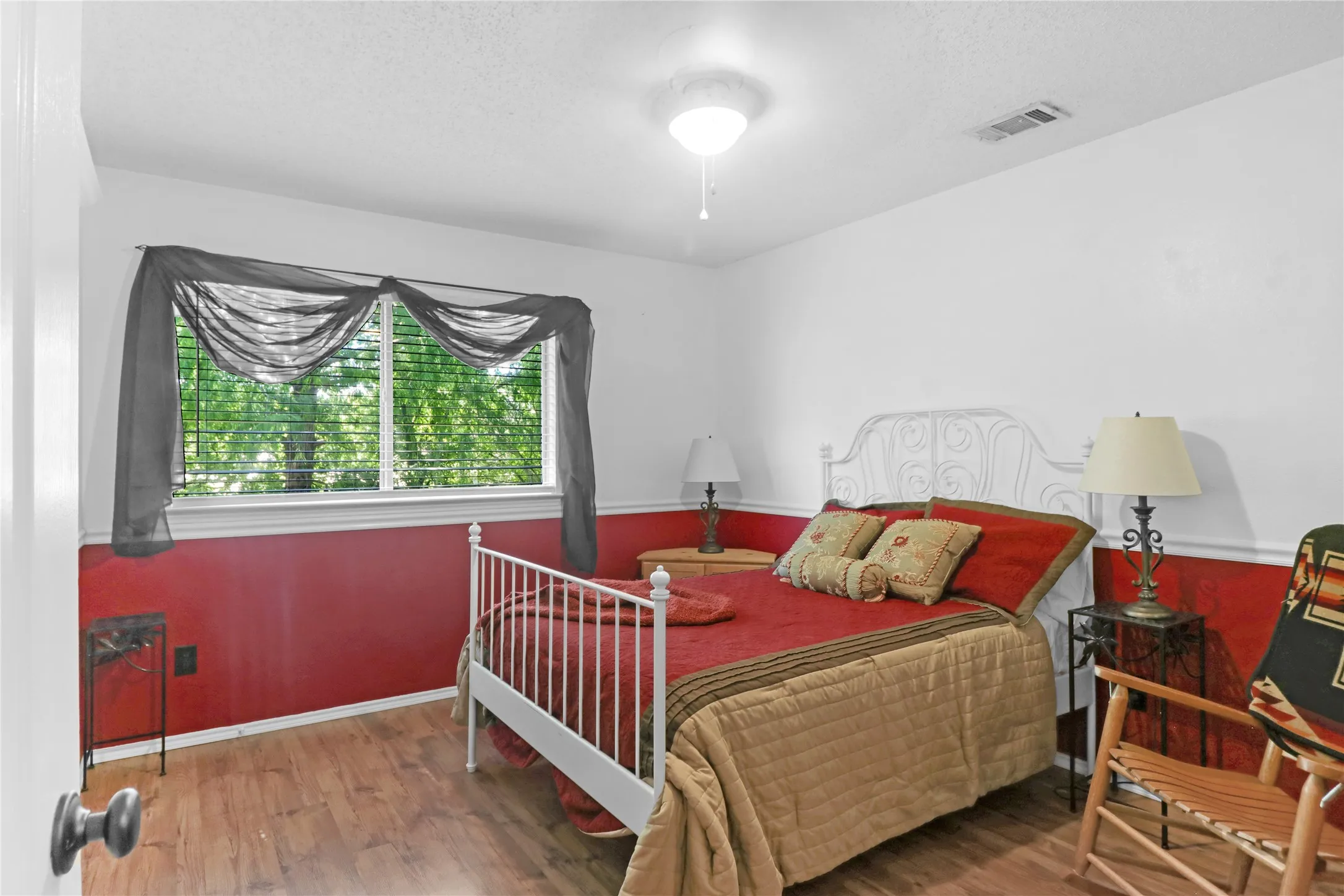 Secondary bedroom
