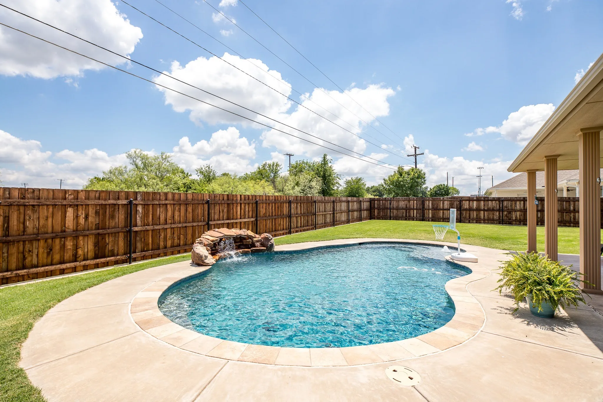 Single Family Residence For Sale in Clay County , 1004 Vineyard Lane, Henrietta, Texas 76365, 4 Bedroom, 3 Bathroom, 2 Garage spaces, 2,483 Sqft, built in 2011, mls#21306735, Real Estate Agent in Henrietta, Homes For Sale in Clay county, Homes For Sale in Henrietta, Realtor in Henrietta Texas, Real Estate Brokerage Independent Realty Texas, Luminita Cordes Realtor