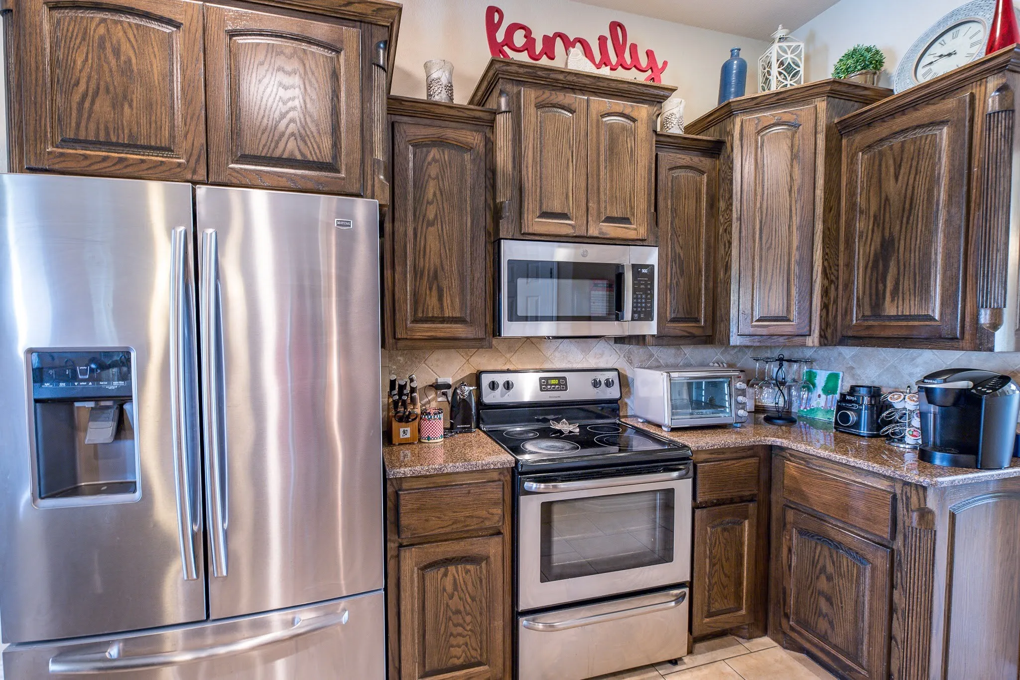 Single Family Residence For Sale in Clay County , 1004 Vineyard Lane, Henrietta, Texas 76365, 4 Bedroom, 3 Bathroom, 2 Garage spaces, 2,483 Sqft, built in 2011, mls#21306735, Real Estate Agent in Henrietta, Homes For Sale in Clay county, Homes For Sale in Henrietta, Realtor in Henrietta Texas, Real Estate Brokerage Independent Realty Texas, Luminita Cordes Realtor