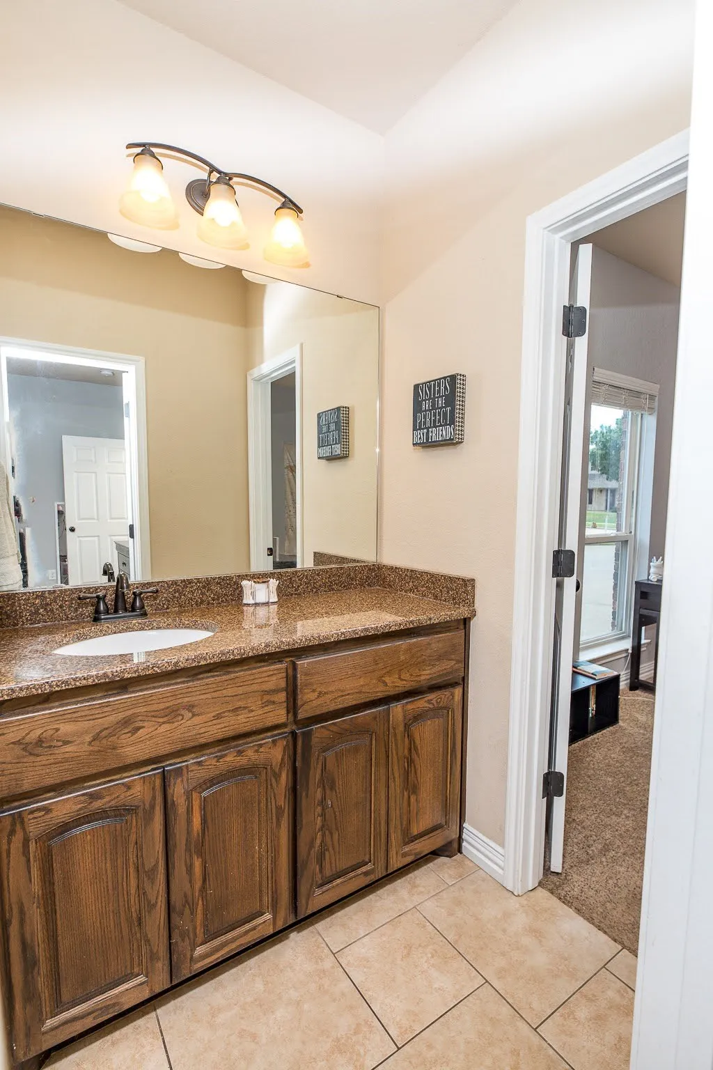 Single Family Residence For Sale in Clay County , 1004 Vineyard Lane, Henrietta, Texas 76365, 4 Bedroom, 3 Bathroom, 2 Garage spaces, 2,483 Sqft, built in 2011, mls#21306735, Real Estate Agent in Henrietta, Homes For Sale in Clay county, Homes For Sale in Henrietta, Realtor in Henrietta Texas, Real Estate Brokerage Independent Realty Texas, Luminita Cordes Realtor
