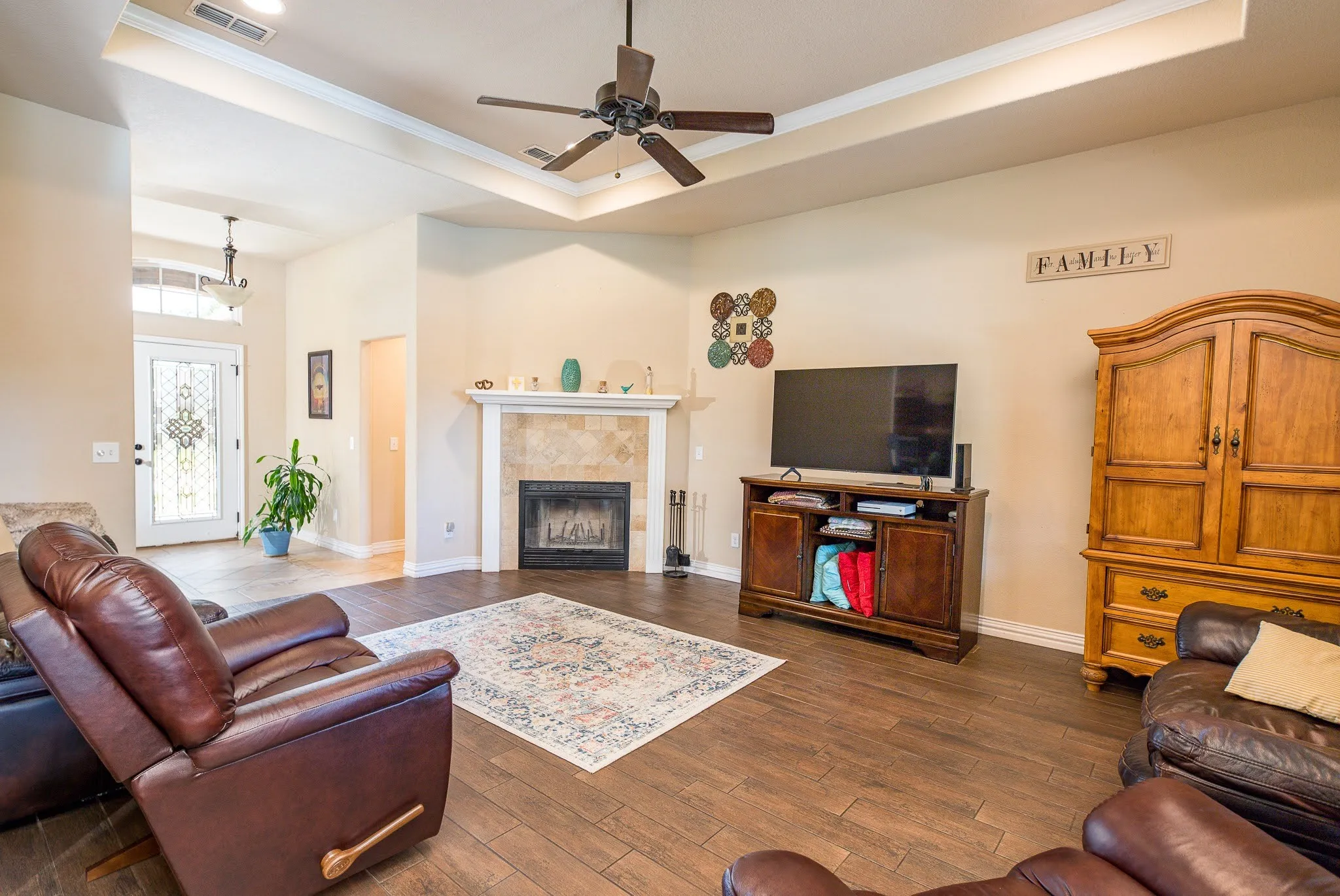 Single Family Residence For Sale in Clay County , 1004 Vineyard Lane, Henrietta, Texas 76365, 4 Bedroom, 3 Bathroom, 2 Garage spaces, 2,483 Sqft, built in 2011, mls#21306735, Real Estate Agent in Henrietta, Homes For Sale in Clay county, Homes For Sale in Henrietta, Realtor in Henrietta Texas, Real Estate Brokerage Independent Realty Texas, Luminita Cordes Realtor