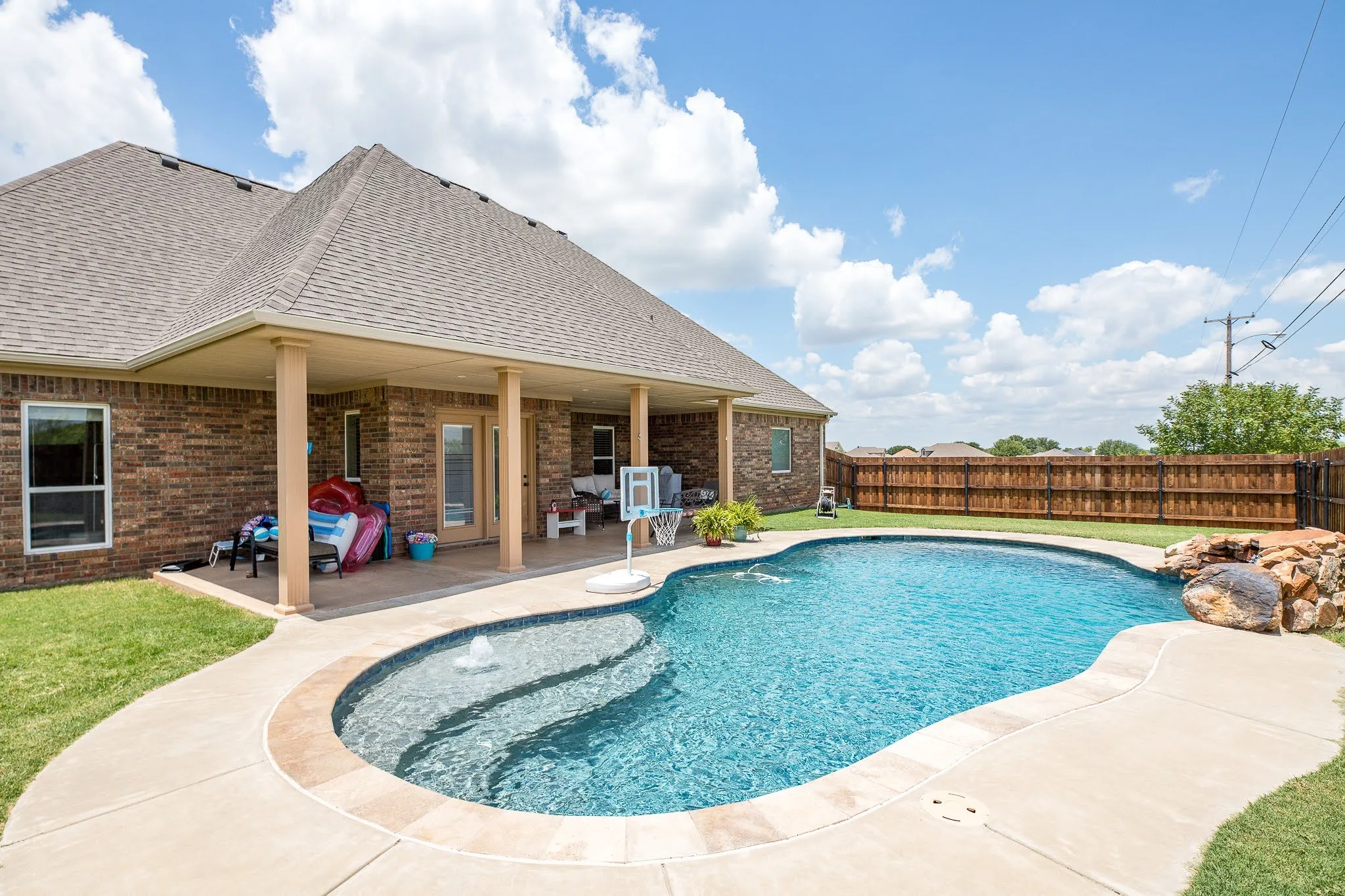 Single Family Residence For Sale in Clay County , 1004 Vineyard Lane, Henrietta, Texas 76365, 4 Bedroom, 3 Bathroom, 2 Garage spaces, 2,483 Sqft, built in 2011, mls#21306735, Real Estate Agent in Henrietta, Homes For Sale in Clay county, Homes For Sale in Henrietta, Realtor in Henrietta Texas, Real Estate Brokerage Independent Realty Texas, Luminita Cordes Realtor