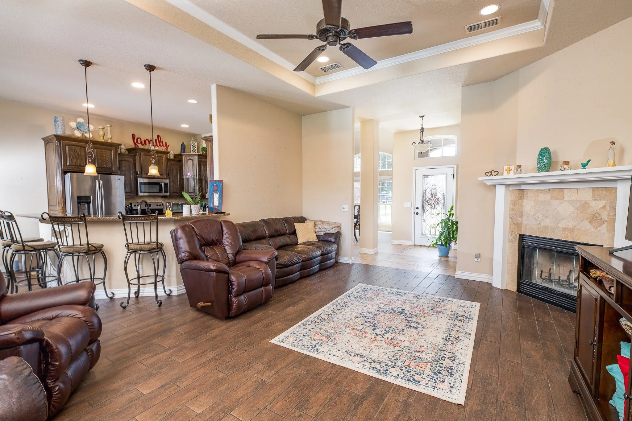Single Family Residence For Sale in Clay County , 1004 Vineyard Lane, Henrietta, Texas 76365, 4 Bedroom, 3 Bathroom, 2 Garage spaces, 2,483 Sqft, built in 2011, mls#21306735, Real Estate Agent in Henrietta, Homes For Sale in Clay county, Homes For Sale in Henrietta, Realtor in Henrietta Texas, Real Estate Brokerage Independent Realty Texas, Luminita Cordes Realtor