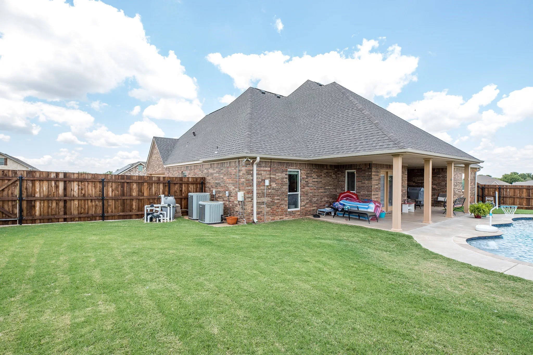 Single Family Residence For Sale in Clay County , 1004 Vineyard Lane, Henrietta, Texas 76365, 4 Bedroom, 3 Bathroom, 2 Garage spaces, 2,483 Sqft, built in 2011, mls#21306735, Real Estate Agent in Henrietta, Homes For Sale in Clay county, Homes For Sale in Henrietta, Realtor in Henrietta Texas, Real Estate Brokerage Independent Realty Texas, Luminita Cordes Realtor