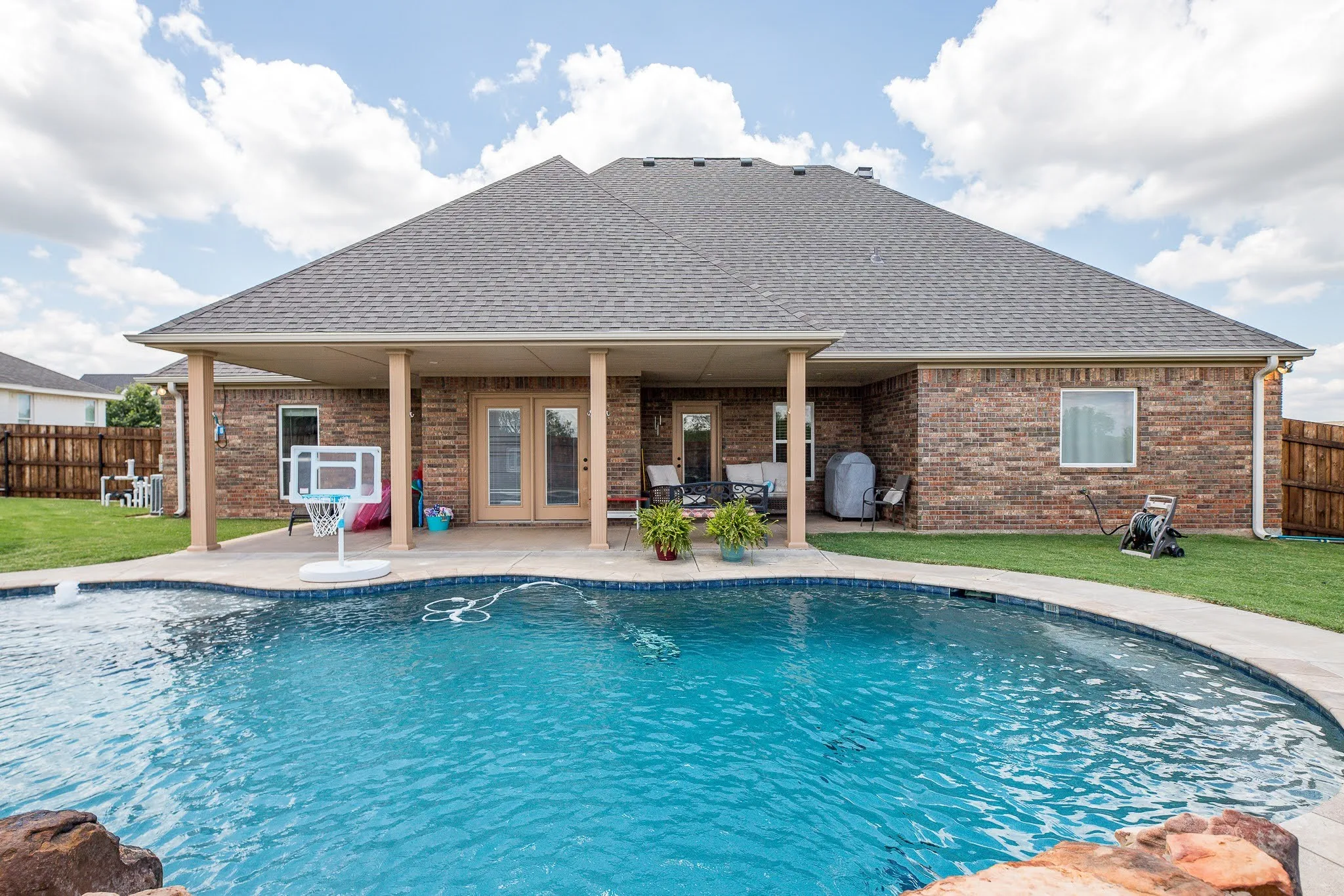 Single Family Residence For Sale in Clay County , 1004 Vineyard Lane, Henrietta, Texas 76365, 4 Bedroom, 3 Bathroom, 2 Garage spaces, 2,483 Sqft, built in 2011, mls#21306735, Real Estate Agent in Henrietta, Homes For Sale in Clay county, Homes For Sale in Henrietta, Realtor in Henrietta Texas, Real Estate Brokerage Independent Realty Texas, Luminita Cordes Realtor
