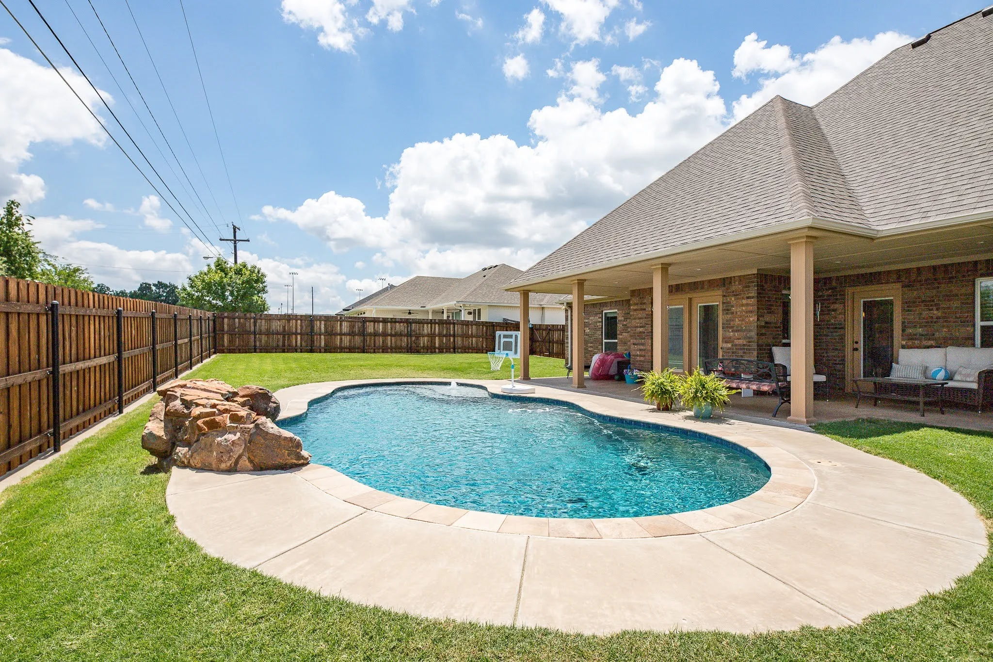 Single Family Residence For Sale in Clay County , 1004 Vineyard Lane, Henrietta, Texas 76365, 4 Bedroom, 3 Bathroom, 2 Garage spaces, 2,483 Sqft, built in 2011, mls#21306735, Real Estate Agent in Henrietta, Homes For Sale in Clay county, Homes For Sale in Henrietta, Realtor in Henrietta Texas, Real Estate Brokerage Independent Realty Texas, Luminita Cordes Realtor