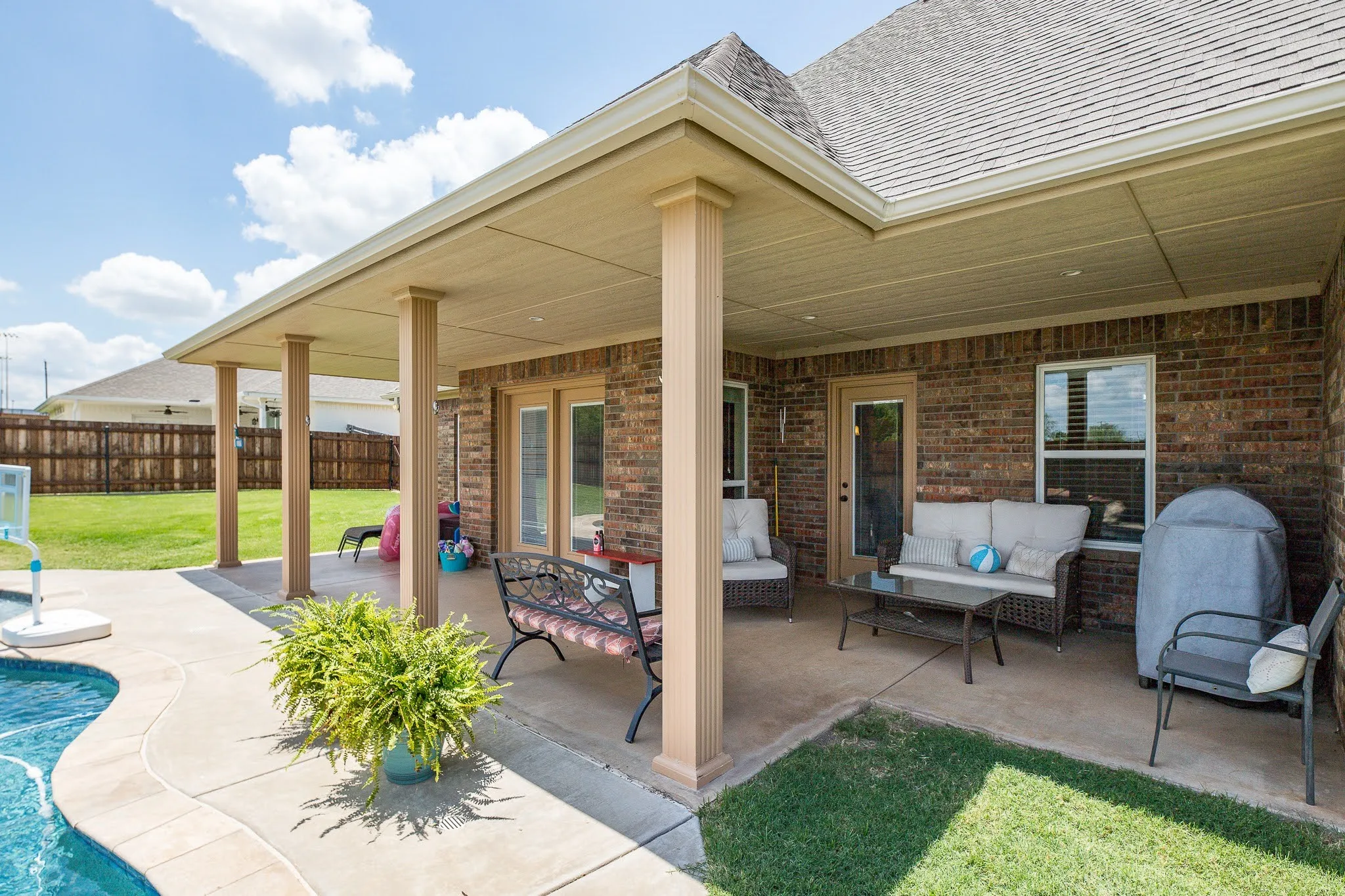 Single Family Residence For Sale in Clay County , 1004 Vineyard Lane, Henrietta, Texas 76365, 4 Bedroom, 3 Bathroom, 2 Garage spaces, 2,483 Sqft, built in 2011, mls#21306735, Real Estate Agent in Henrietta, Homes For Sale in Clay county, Homes For Sale in Henrietta, Realtor in Henrietta Texas, Real Estate Brokerage Independent Realty Texas, Luminita Cordes Realtor