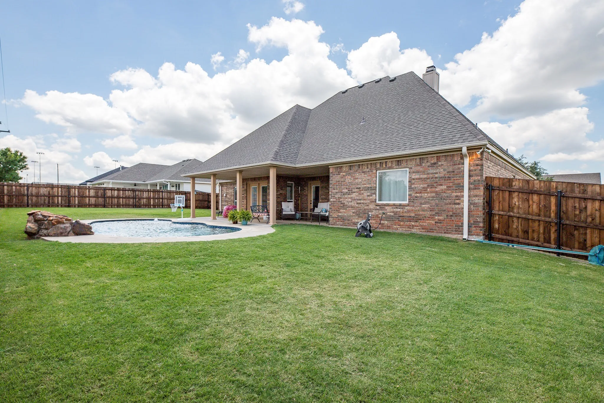Single Family Residence For Sale in Clay County , 1004 Vineyard Lane, Henrietta, Texas 76365, 4 Bedroom, 3 Bathroom, 2 Garage spaces, 2,483 Sqft, built in 2011, mls#21306735, Real Estate Agent in Henrietta, Homes For Sale in Clay county, Homes For Sale in Henrietta, Realtor in Henrietta Texas, Real Estate Brokerage Independent Realty Texas, Luminita Cordes Realtor