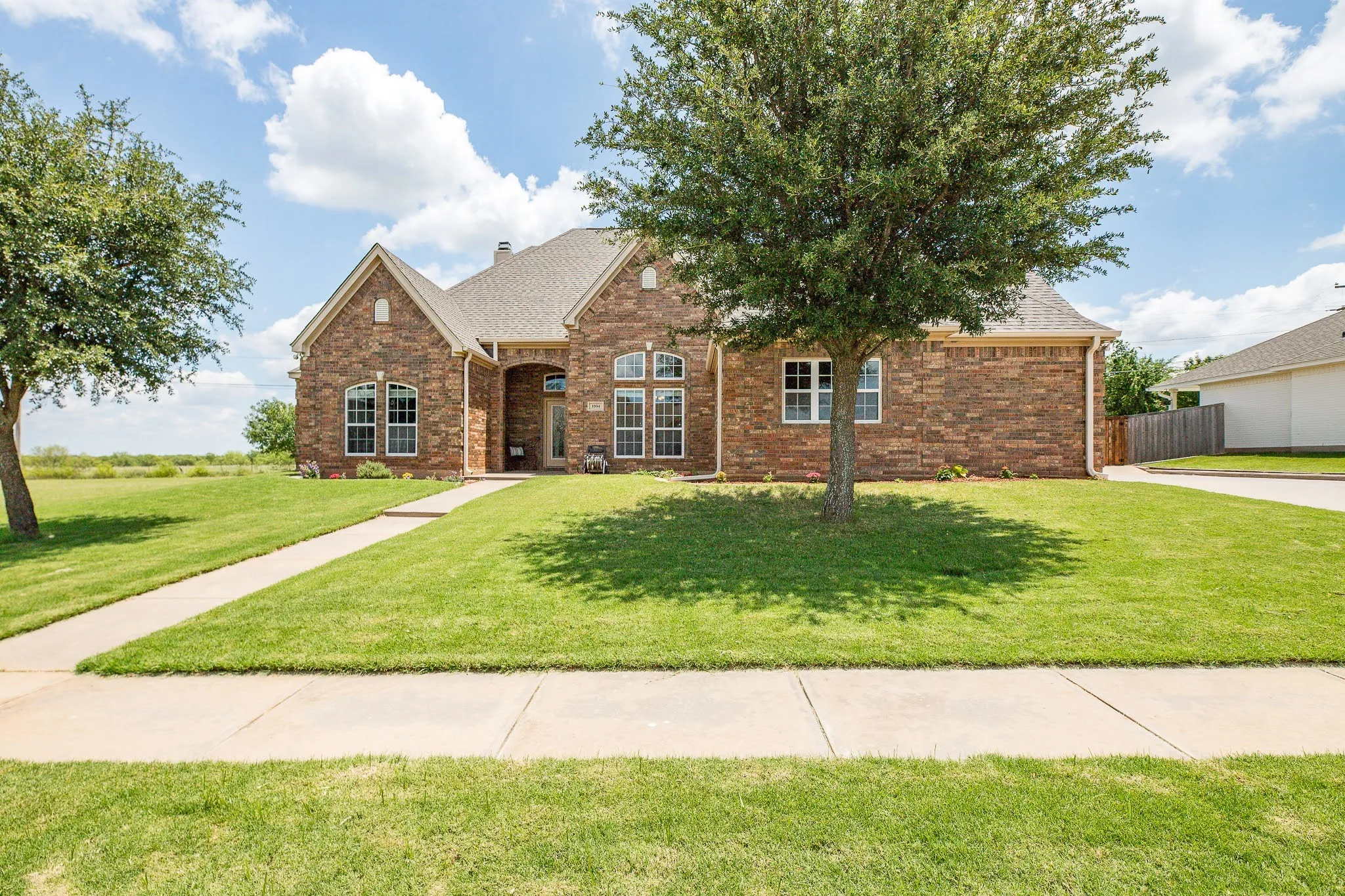 Single Family Residence For Sale in Clay County , 1004 Vineyard Lane, Henrietta, Texas 76365, 4 Bedroom, 3 Bathroom, 2 Garage spaces, 2,483 Sqft, built in 2011, mls#21306735, Real Estate Agent in Henrietta, Homes For Sale in Clay county, Homes For Sale in Henrietta, Realtor in Henrietta Texas, Real Estate Brokerage Independent Realty Texas, Luminita Cordes Realtor