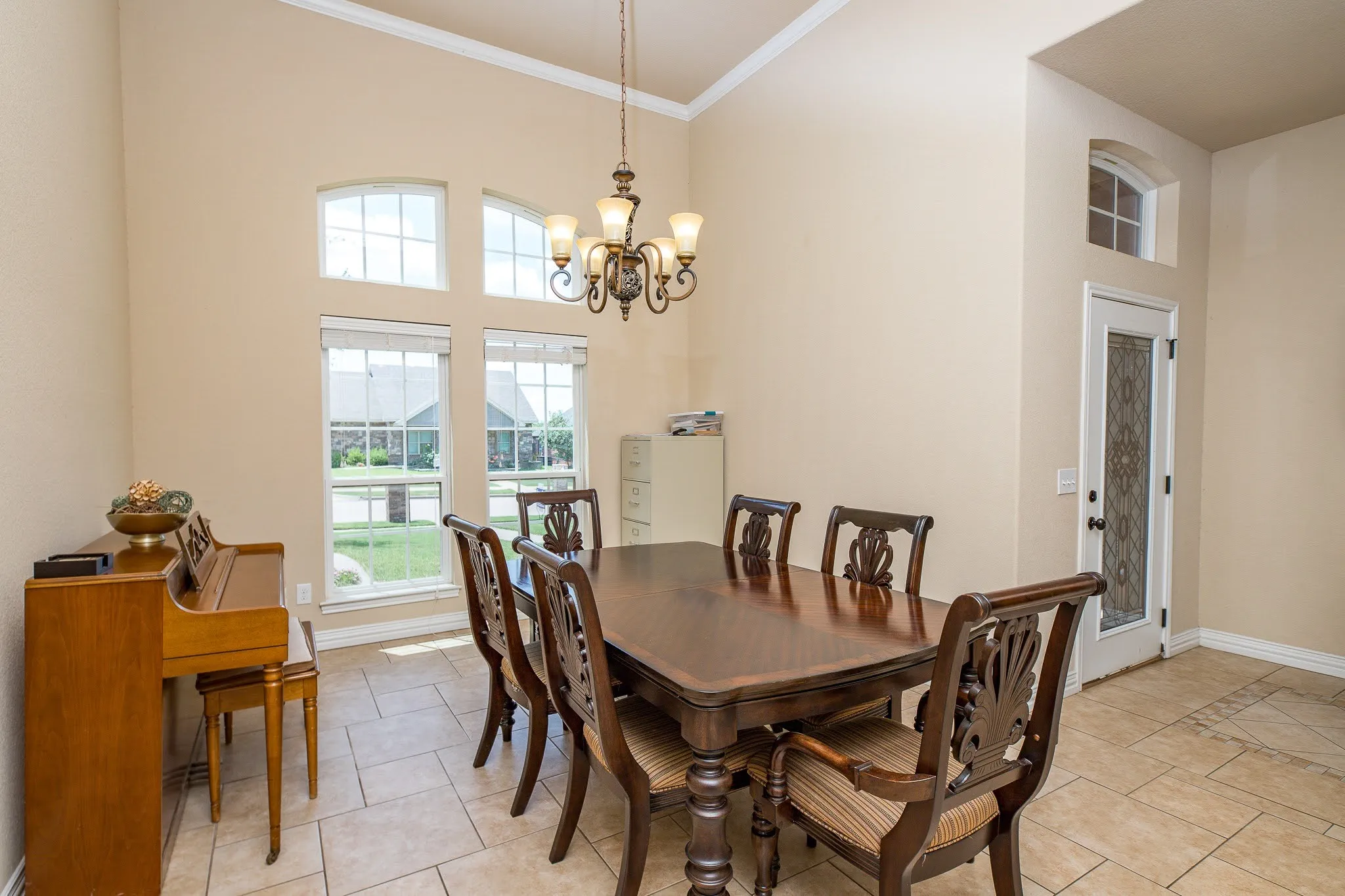 Single Family Residence For Sale in Clay County , 1004 Vineyard Lane, Henrietta, Texas 76365, 4 Bedroom, 3 Bathroom, 2 Garage spaces, 2,483 Sqft, built in 2011, mls#21306735, Real Estate Agent in Henrietta, Homes For Sale in Clay county, Homes For Sale in Henrietta, Realtor in Henrietta Texas, Real Estate Brokerage Independent Realty Texas, Luminita Cordes Realtor