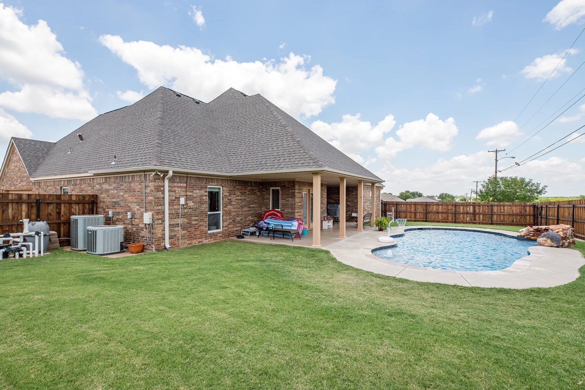 Single Family Residence For Sale in Clay County , 1004 Vineyard Lane, Henrietta, Texas 76365, 4 Bedroom, 3 Bathroom, 2 Garage spaces, 2,483 Sqft, built in 2011, mls#21306735, Real Estate Agent in Henrietta, Homes For Sale in Clay county, Homes For Sale in Henrietta, Realtor in Henrietta Texas, Real Estate Brokerage Independent Realty Texas, Luminita Cordes Realtor