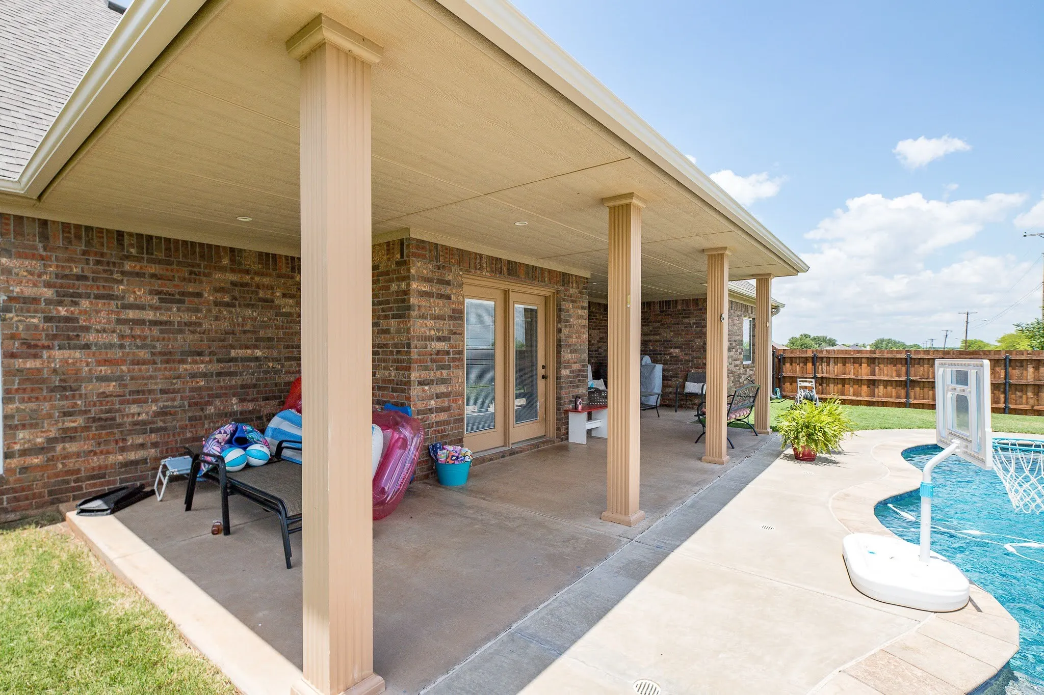Single Family Residence For Sale in Clay County , 1004 Vineyard Lane, Henrietta, Texas 76365, 4 Bedroom, 3 Bathroom, 2 Garage spaces, 2,483 Sqft, built in 2011, mls#21306735, Real Estate Agent in Henrietta, Homes For Sale in Clay county, Homes For Sale in Henrietta, Realtor in Henrietta Texas, Real Estate Brokerage Independent Realty Texas, Luminita Cordes Realtor